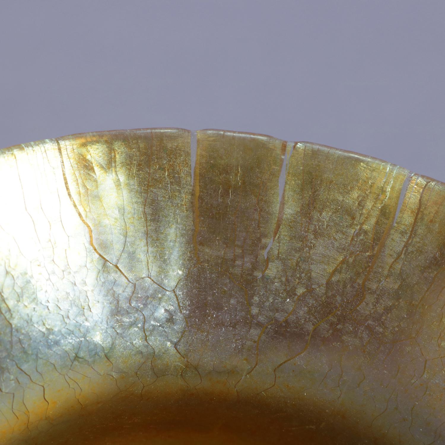 Signed Steuben Gold Aurene Art Glass Ruffled Rim Petite Bowl, circa 1920 In Good Condition In Big Flats, NY