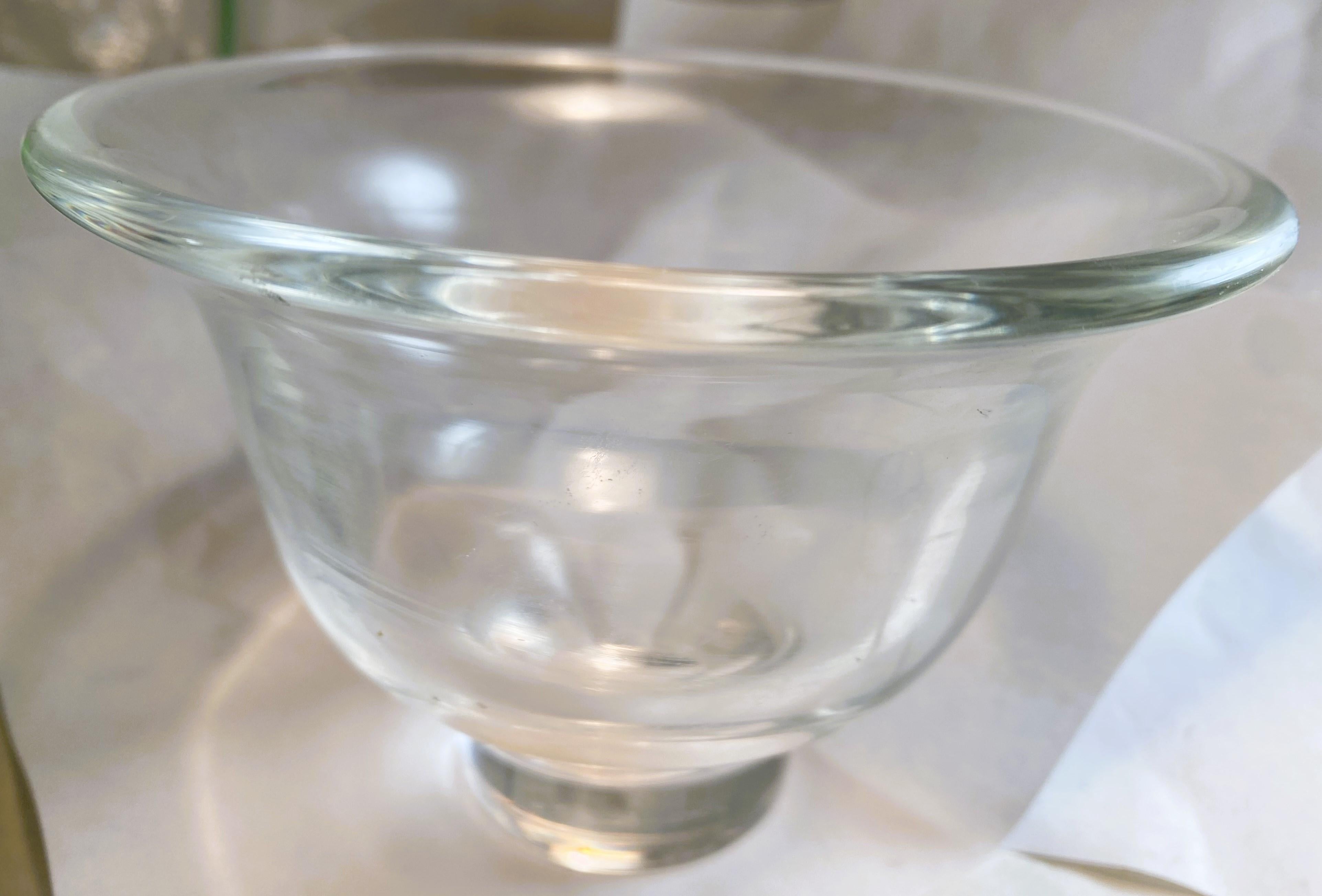 Petit bol en verre transparent signé Steuben Glass, milieu de siècle en vente 5