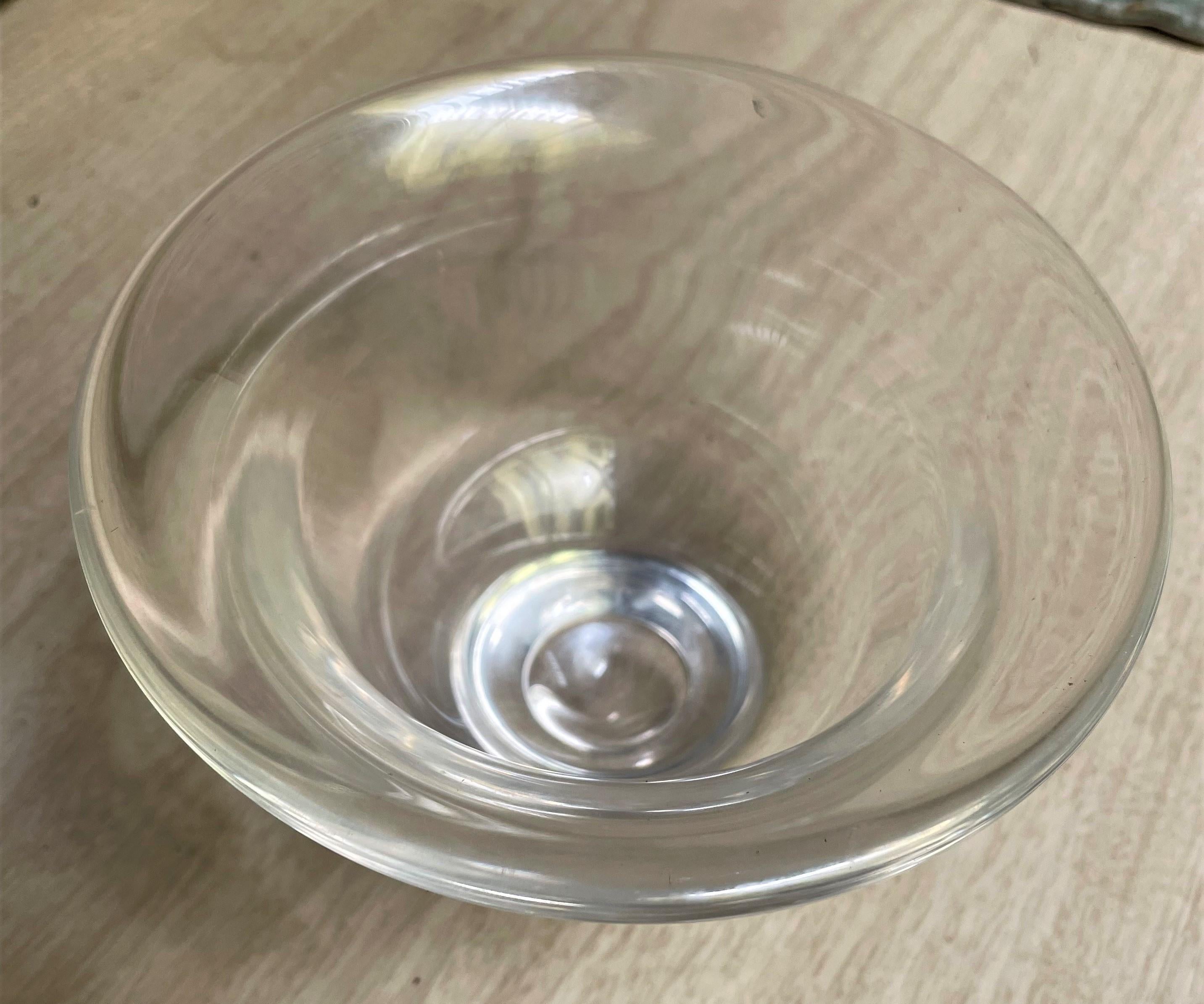 Mid-Century Modern Petit bol en verre transparent signé Steuben Glass, milieu de siècle en vente