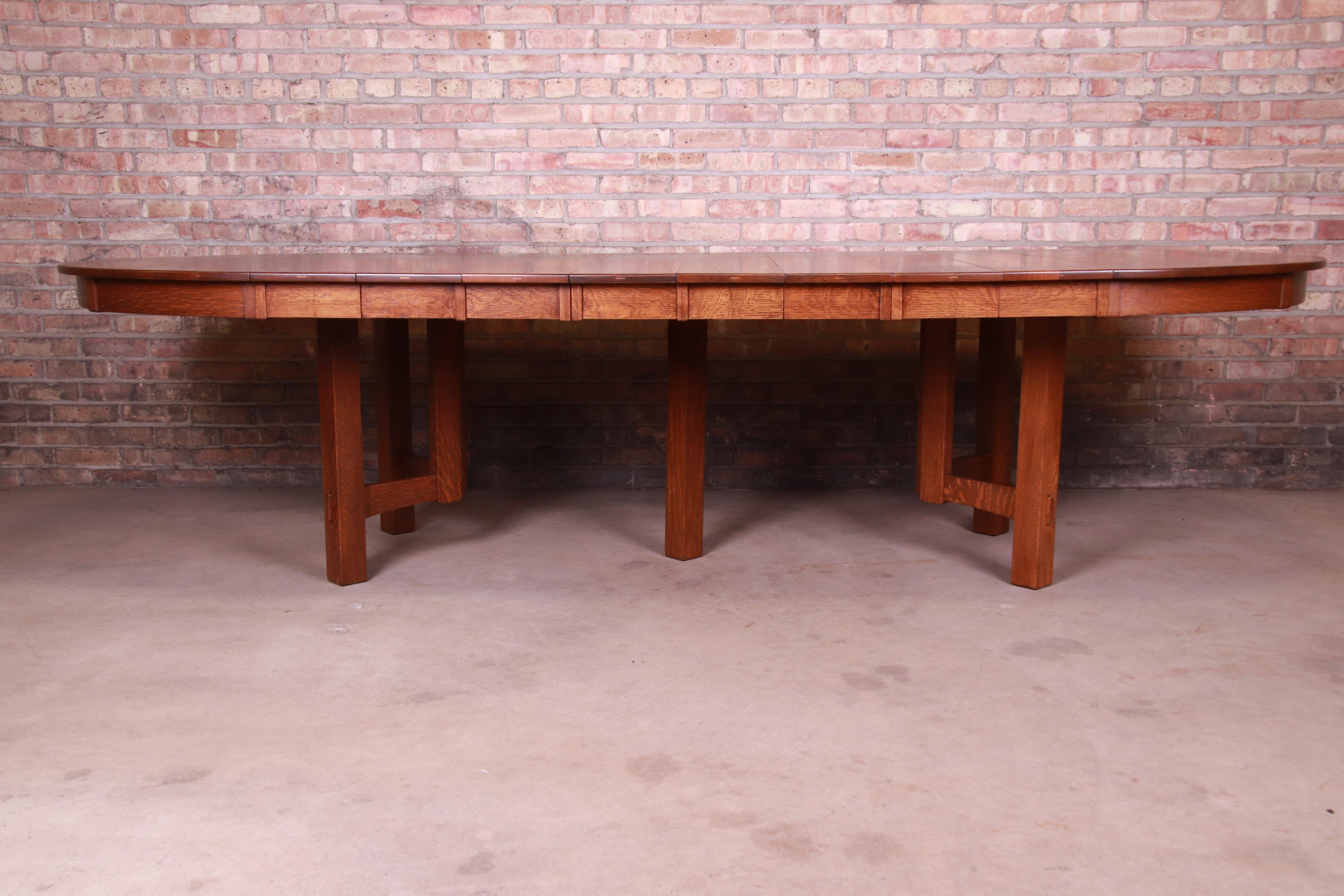 A rare and exceptional Mission Arts & Crafts quartersawn oak extension dining table

By Stickley Brothers

USA, circa 1900

Measures: 48
