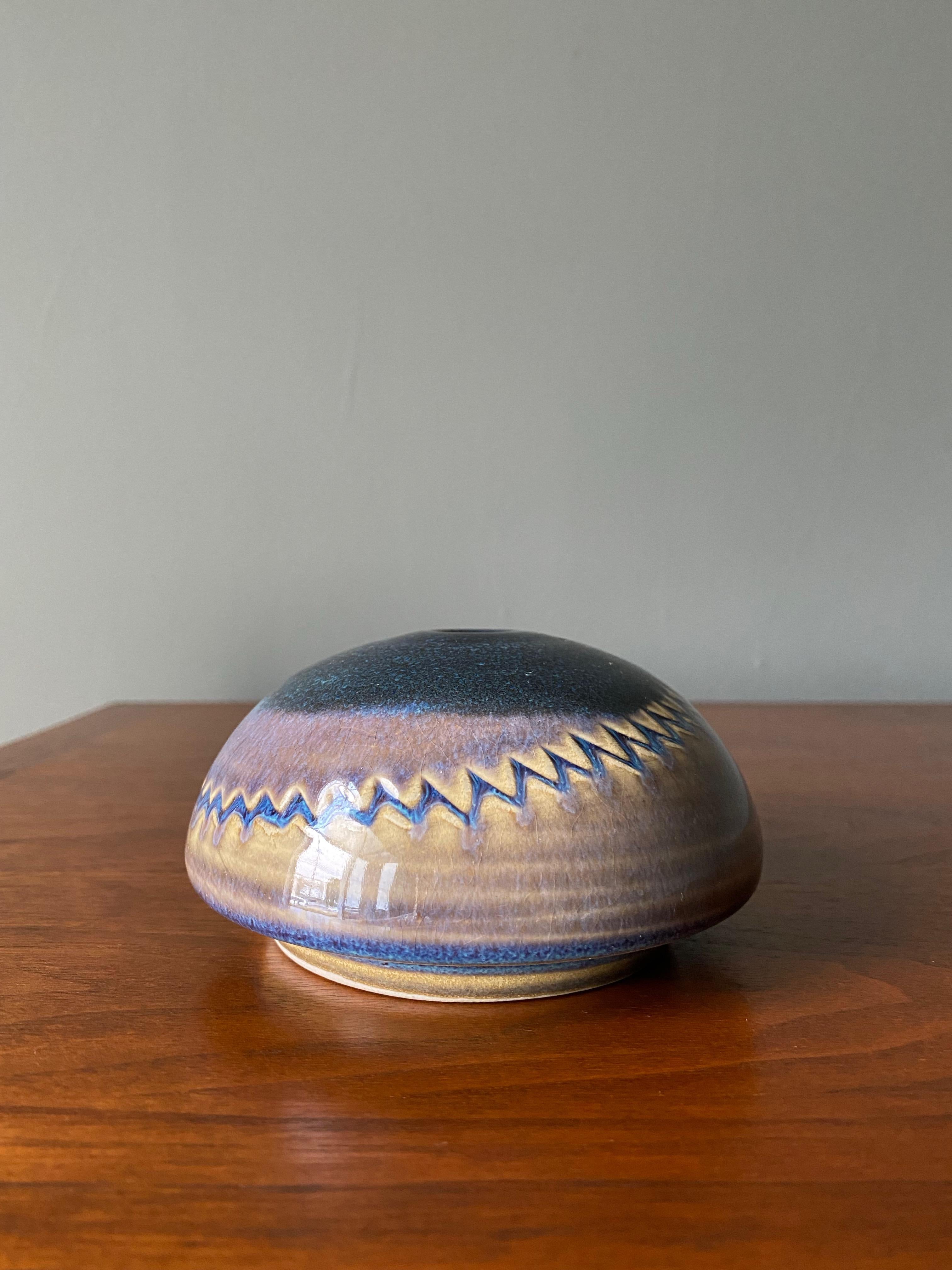 Mid-Century Modern Vase en poterie signé Studio Pottery, vers 1975 en vente