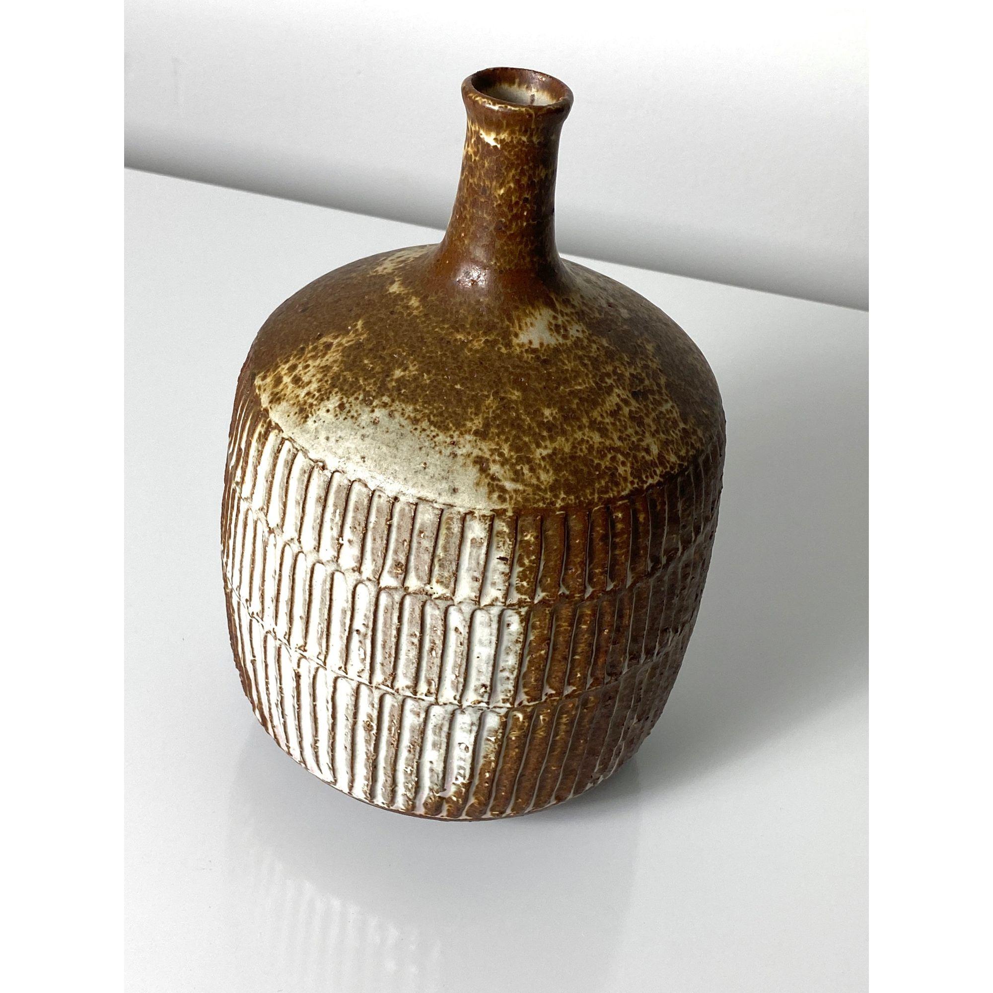 Signed Studio Pottery Vase in Stoneware by Paul Bellardo circa 1970s In Good Condition In Troy, MI