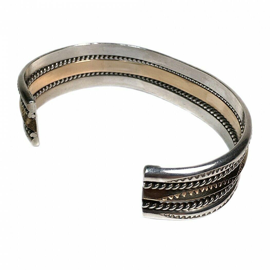 Moderne Bracelet manchette signé TAHE Navajo en argent et or en vente