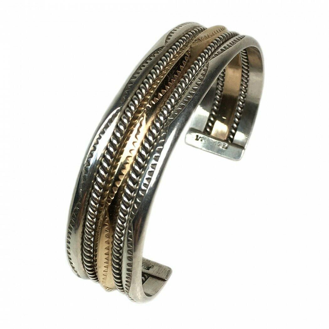 Bracelet manchette signé TAHE Navajo en argent et or Bon état - En vente à Atlanta, GA