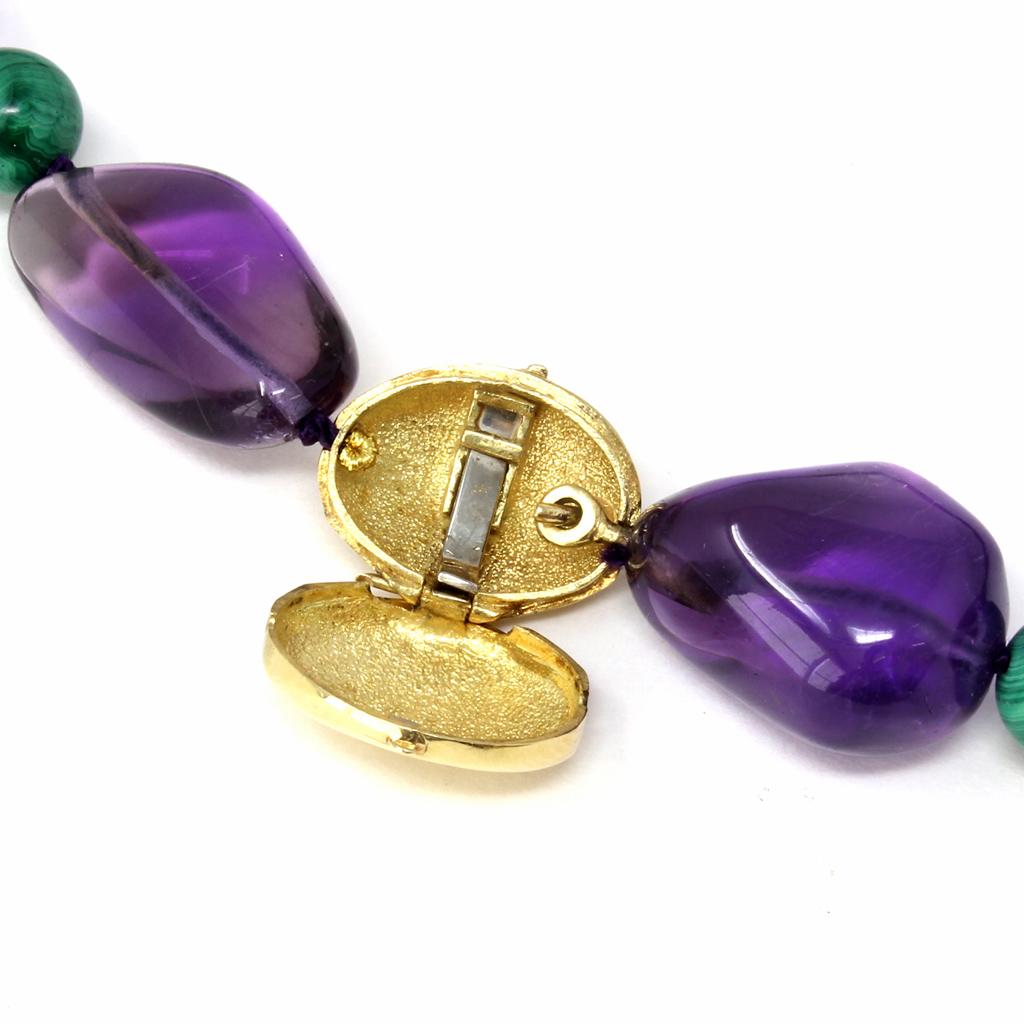 A modern circa 1980 beaded necklace by the Italian designer Tambetti featuring large nugget shape of natural amethysts alternated with round malachite beads. The clasp is designed to compliment  the irregular shape of the amethysts, it is made in 18