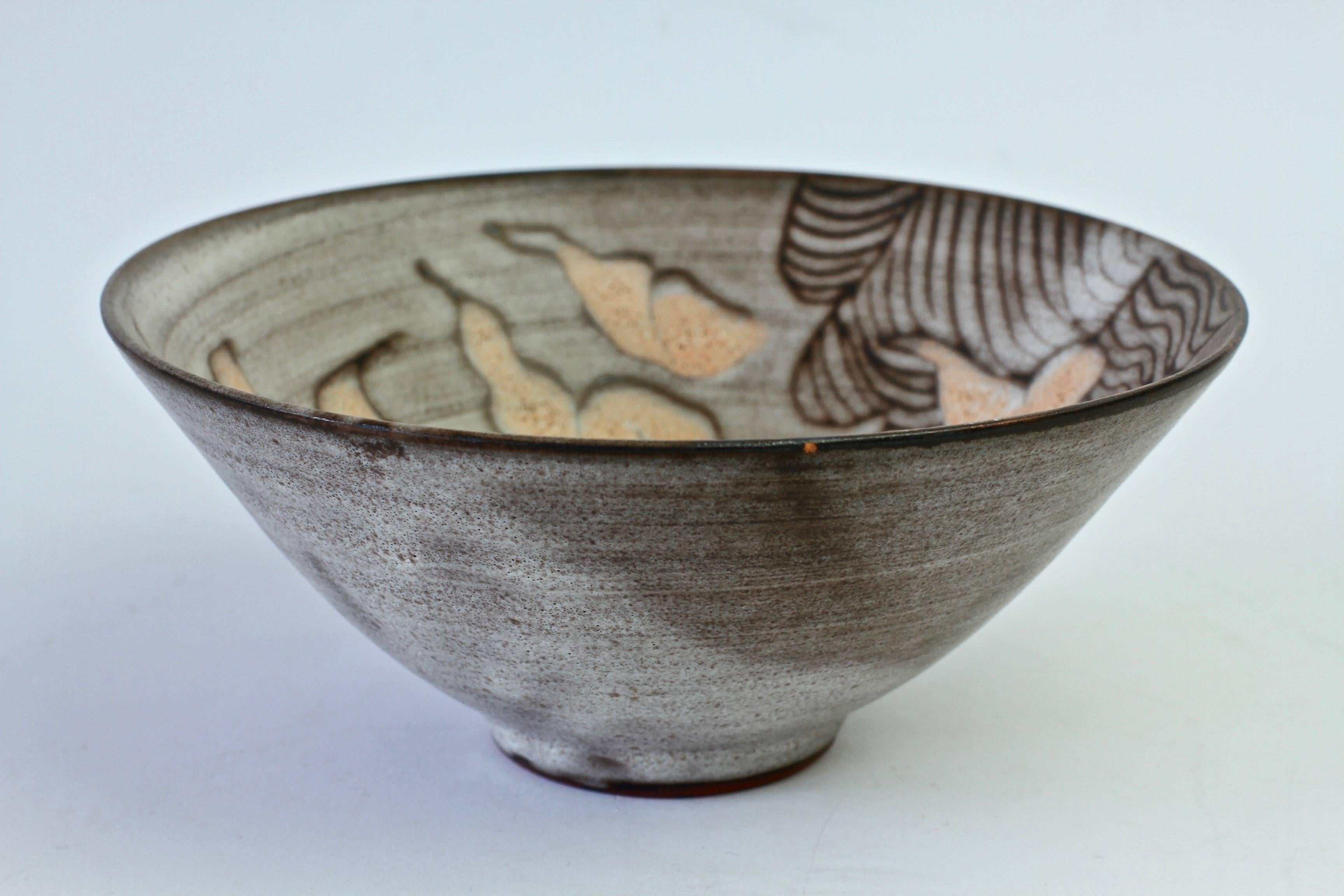 Signed Tessa Fuchs Vintage British Art Studio Pottery Bowl or Dish, circa 1980s For Sale 5