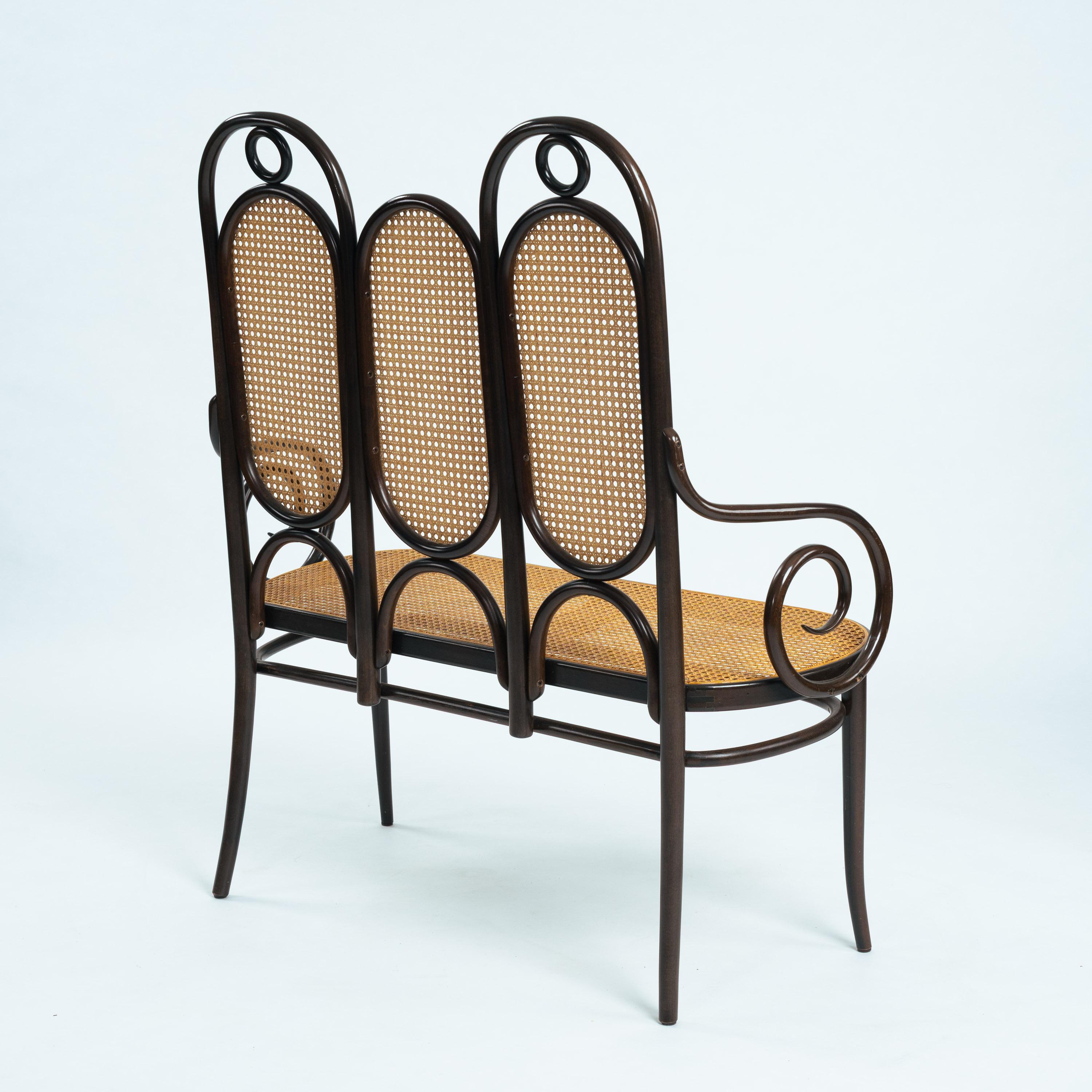 signed Thonet highback webbing bentwood bench 207 Long John, 1970s In Good Condition For Sale In Zevenaar, NL