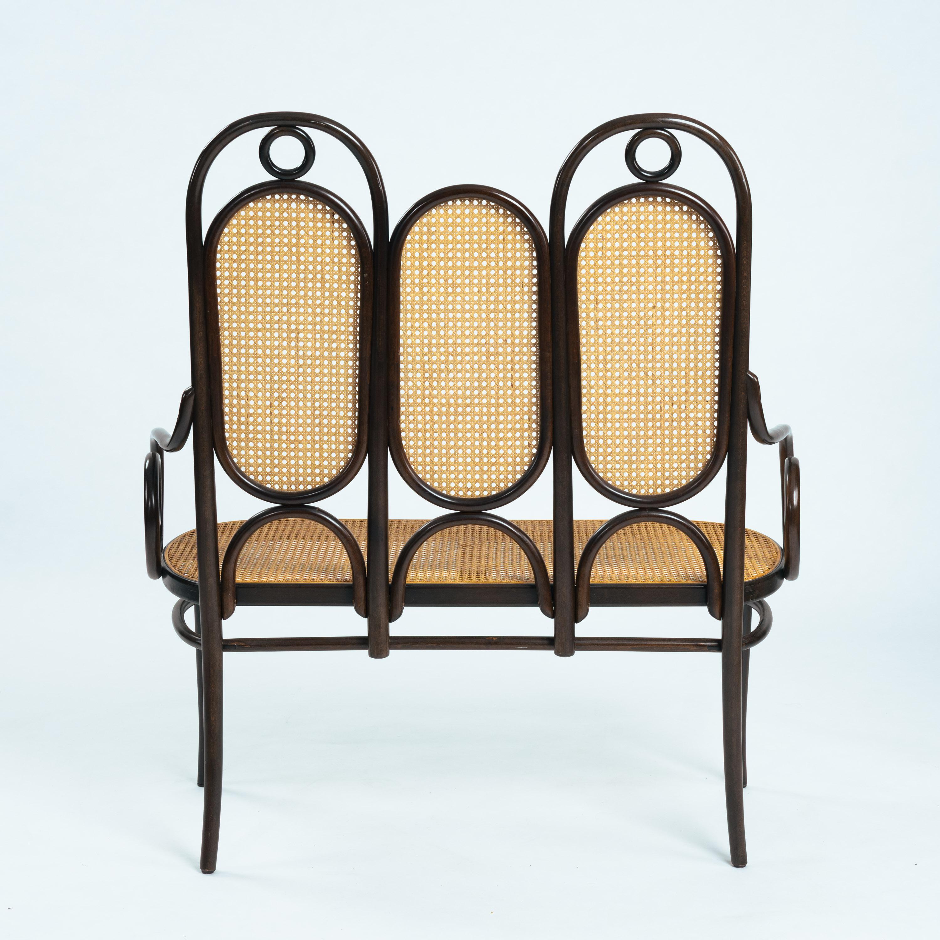 Late 20th Century signed Thonet highback webbing bentwood bench 207 Long John, 1970s For Sale