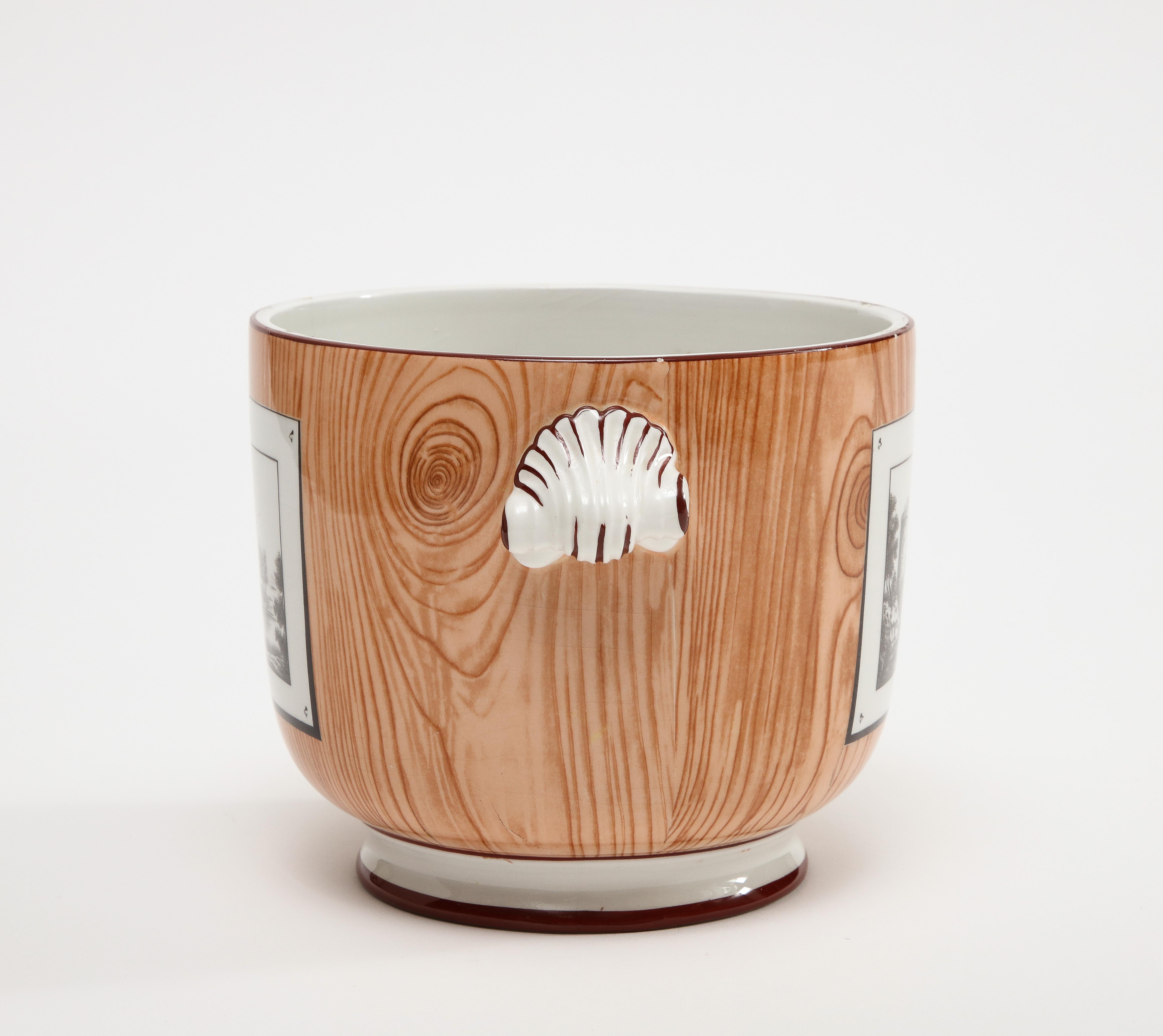 Signiert Tiffany & Co. Handbemaltes Scenic Cache Pot Pflanzgefäß mit Muschelgriffen (Töpferwaren) im Angebot