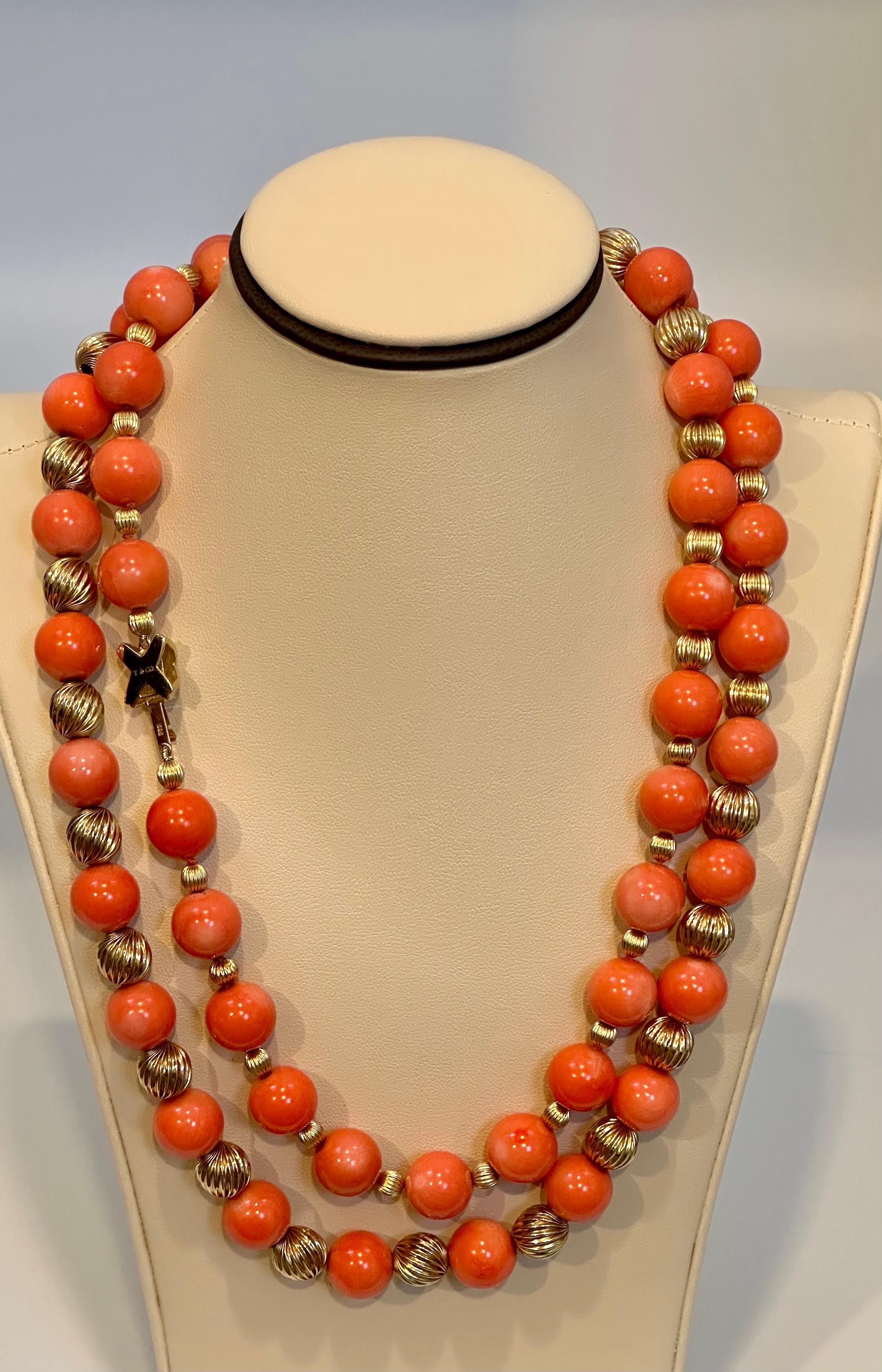 Signées Tiffany & Co. Collier de perles en or jaune et corail naturel vintage, 38 po. de long en vente 4