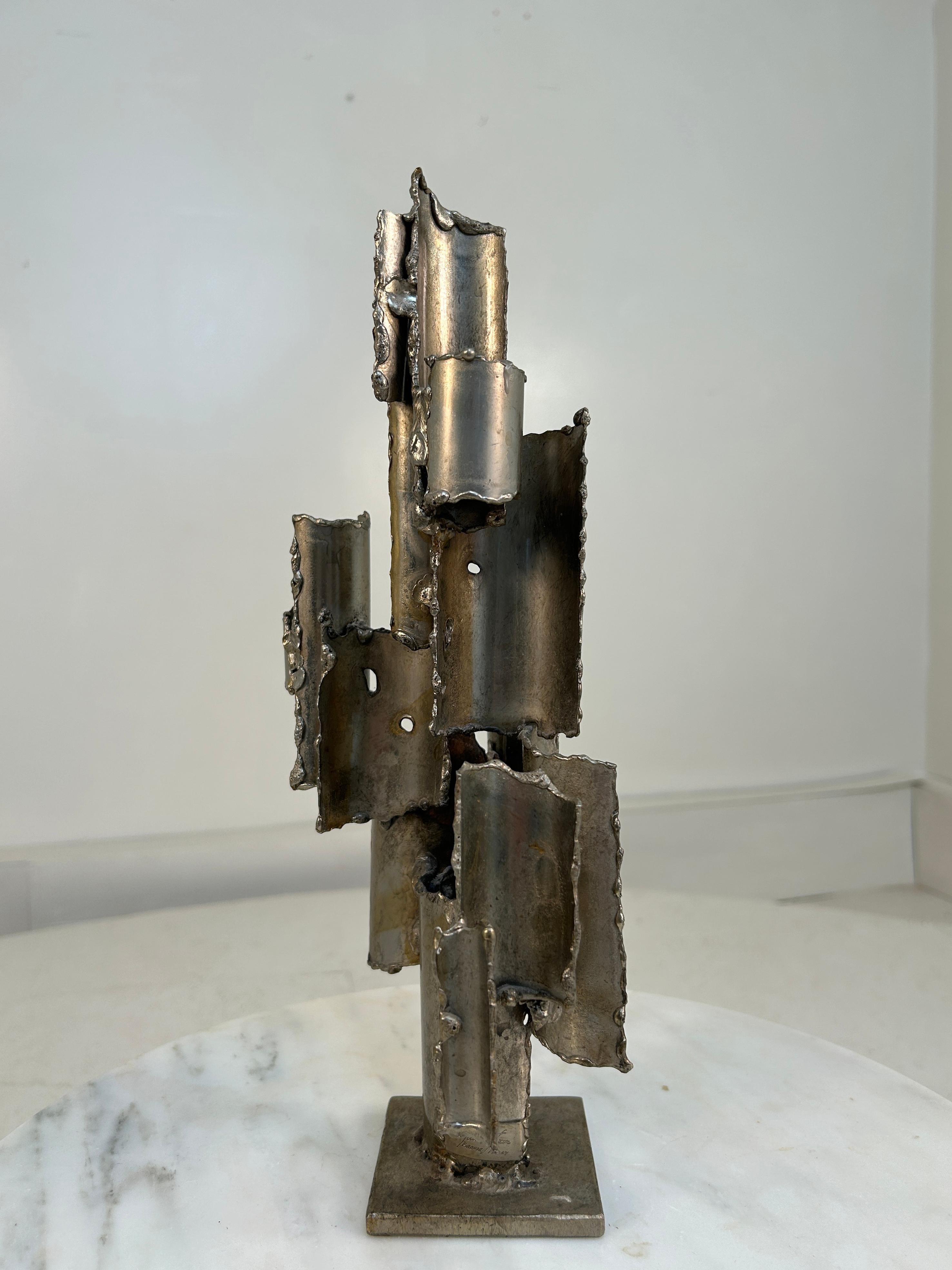 Brutalistischer skulpturaler Metallkandelaber im Torch Cut-Schliff von Marcello Fantoni, signiert (Italienisch) im Angebot