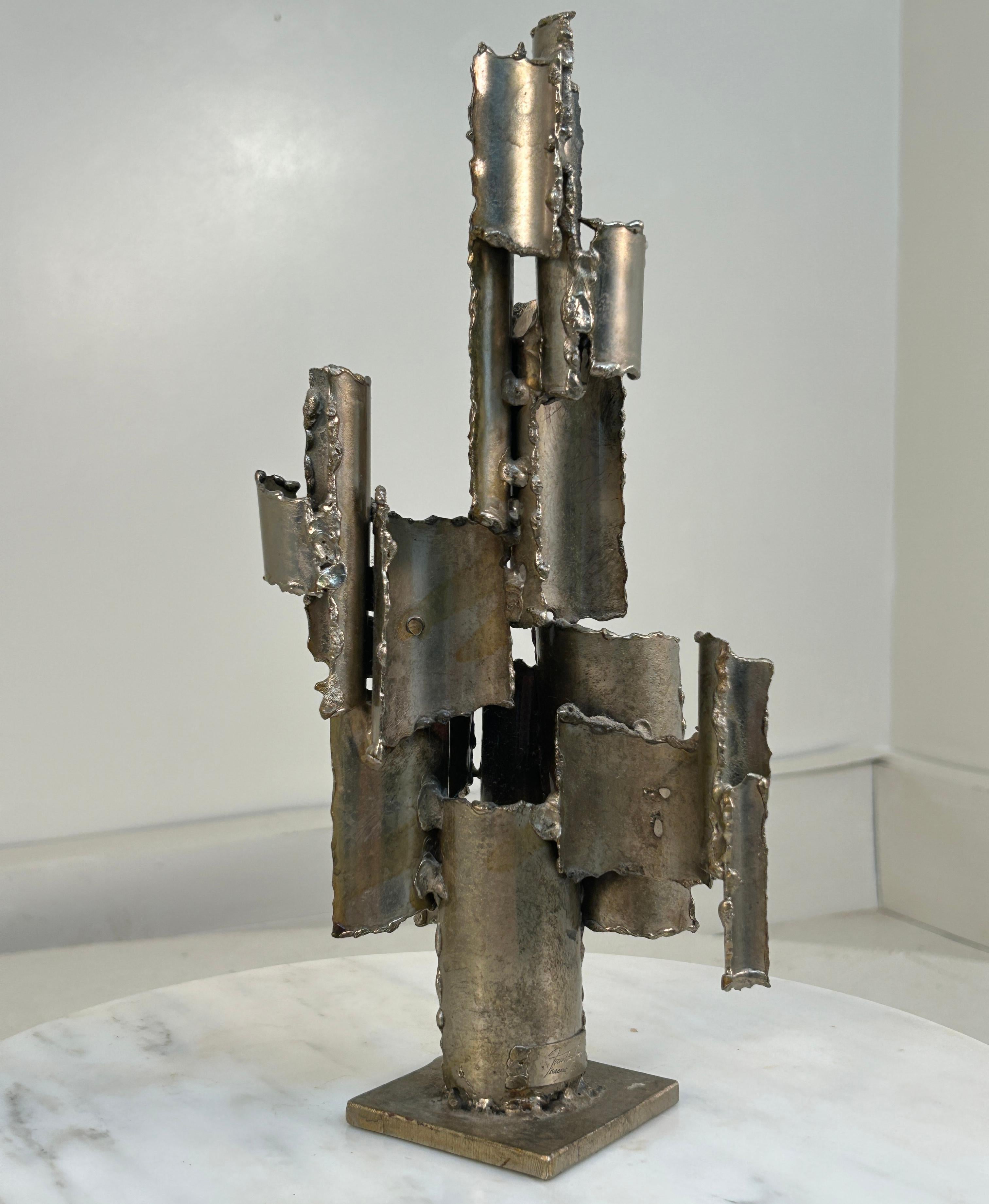 Brutalistischer skulpturaler Metallkandelaber im Torch Cut-Schliff von Marcello Fantoni, signiert (Stahlschnitt) im Angebot