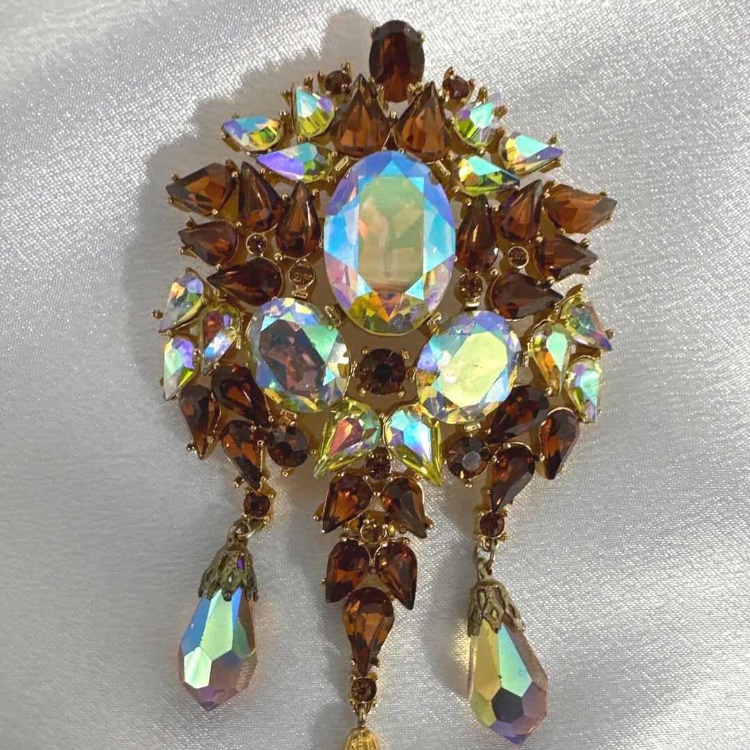 Art Deco Signed Trifari Vintage Gold Multi Color Glass Drop Brooch For Sale