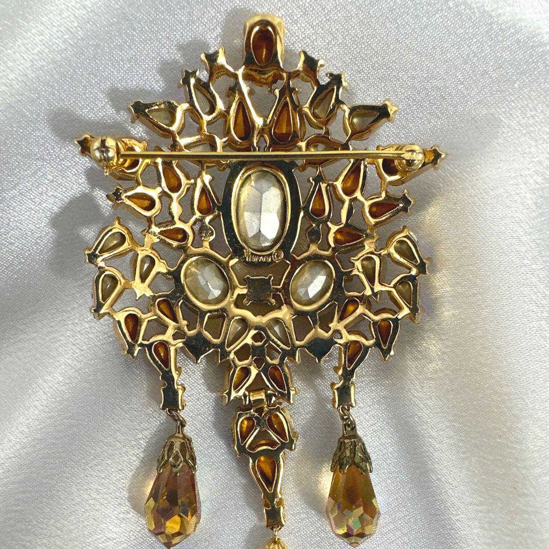 Signed Trifari Vintage Gold Multi Color Glass Drop Brooch In Excellent Condition For Sale In Jacksonville, FL