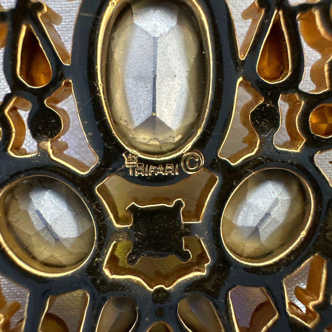 Women's or Men's Signed Trifari Vintage Gold Multi Color Glass Drop Brooch For Sale
