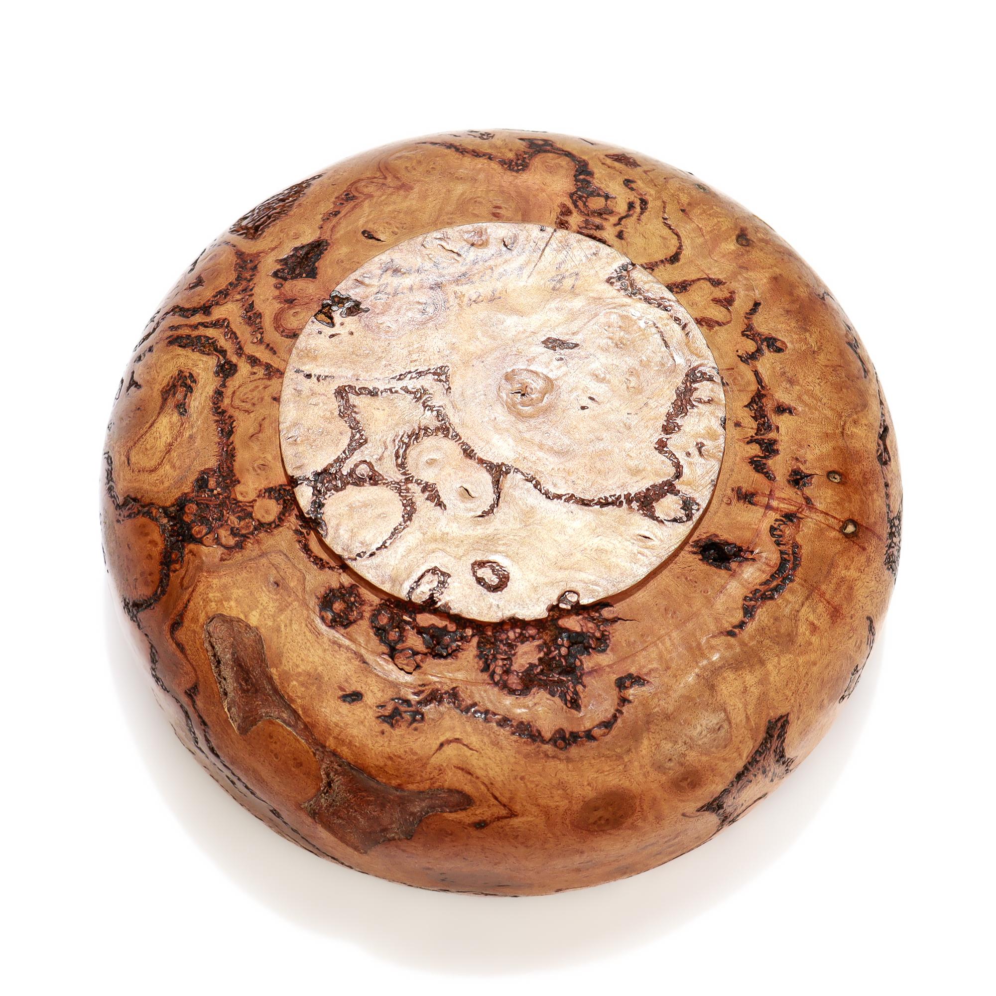 Bol en bois tourné signé en ronce de gomme bleue en vente 3