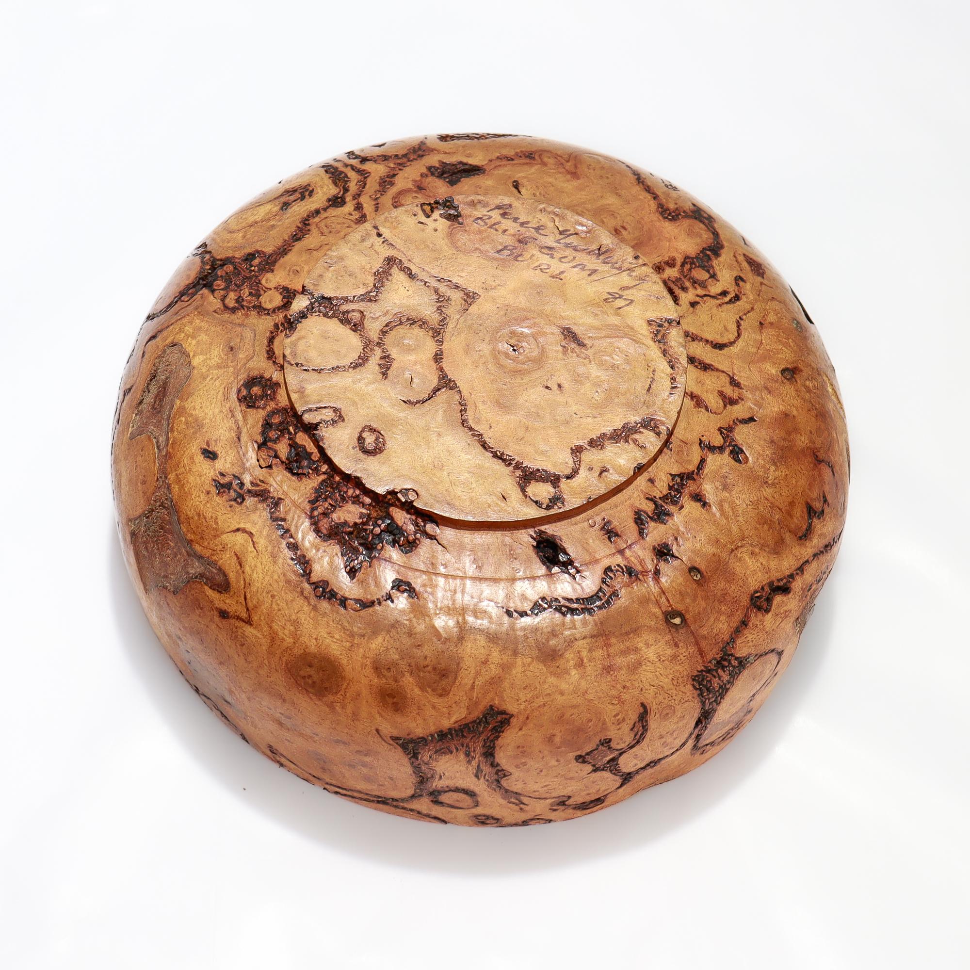 Bol en bois tourné signé en ronce de gomme bleue en vente 4