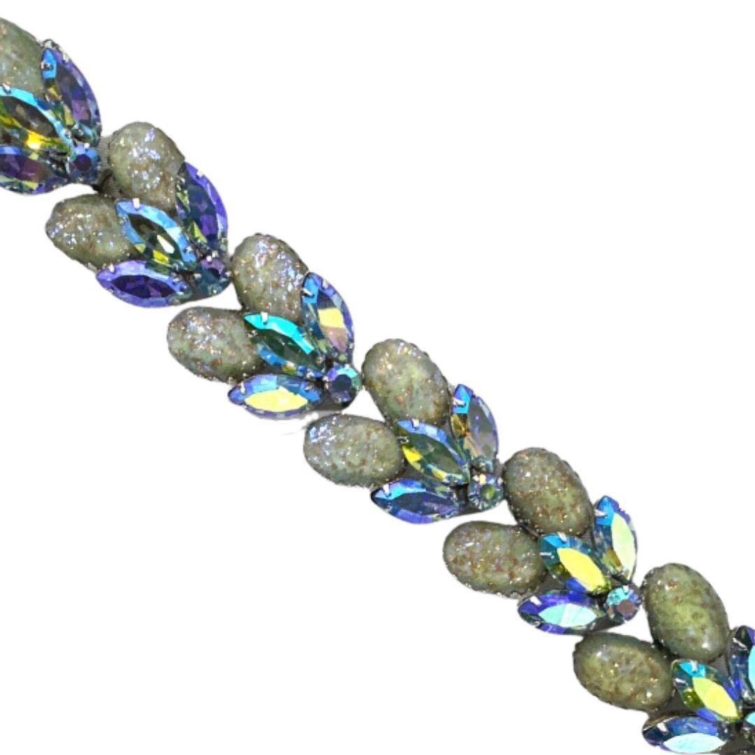 Signed Vendome Vintage Green Glass and Rhinestone Link Bracelet In Excellent Condition For Sale In Jacksonville, FL