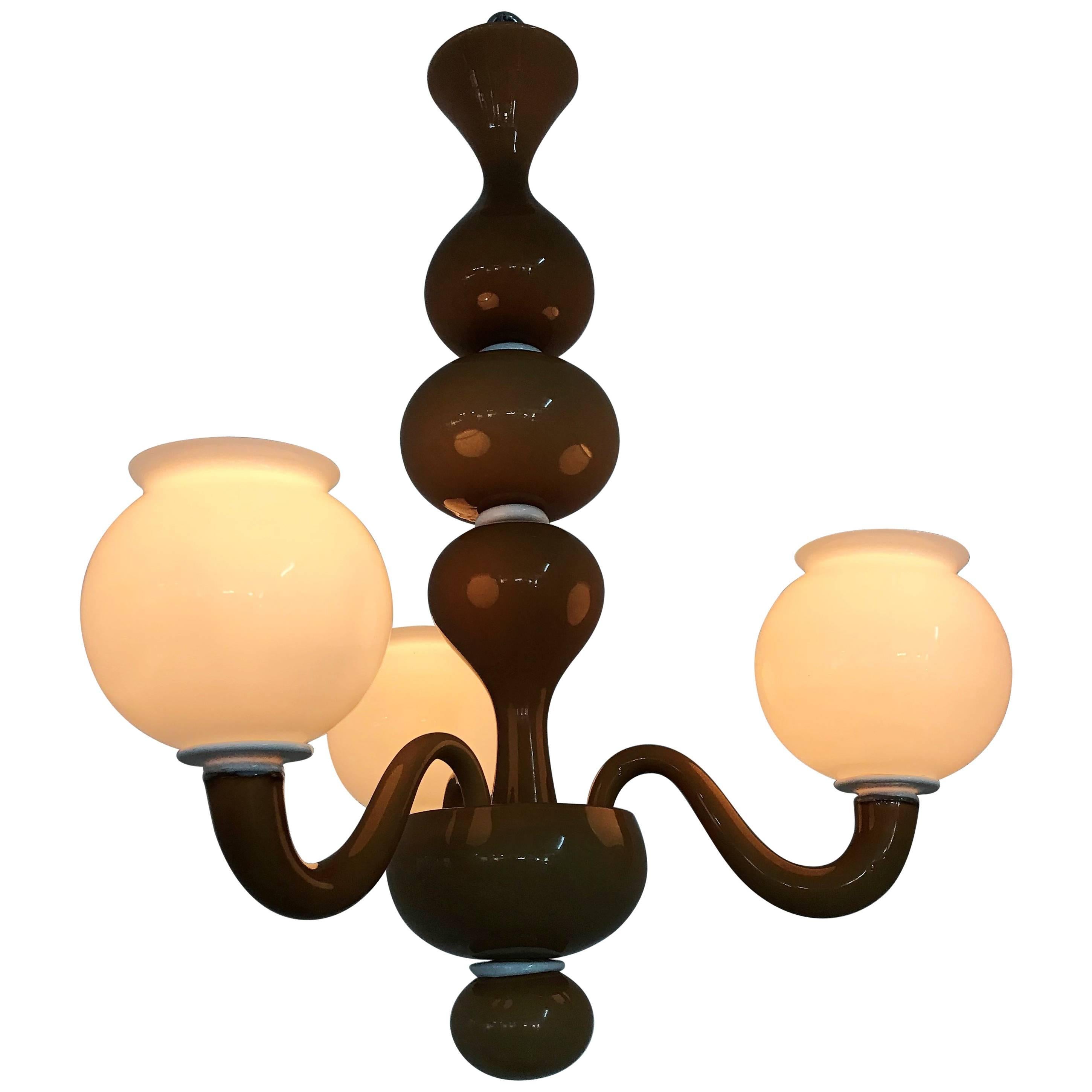 Small three-light chandelier signed by Venini in a dark, near-solid, amber/brown Lattimo Murano glass in Art deco style, circa 1930-1940.
Designed by the famous Italian Arquitect Gio Ponti.
This model has a number reference in Venini's archives as