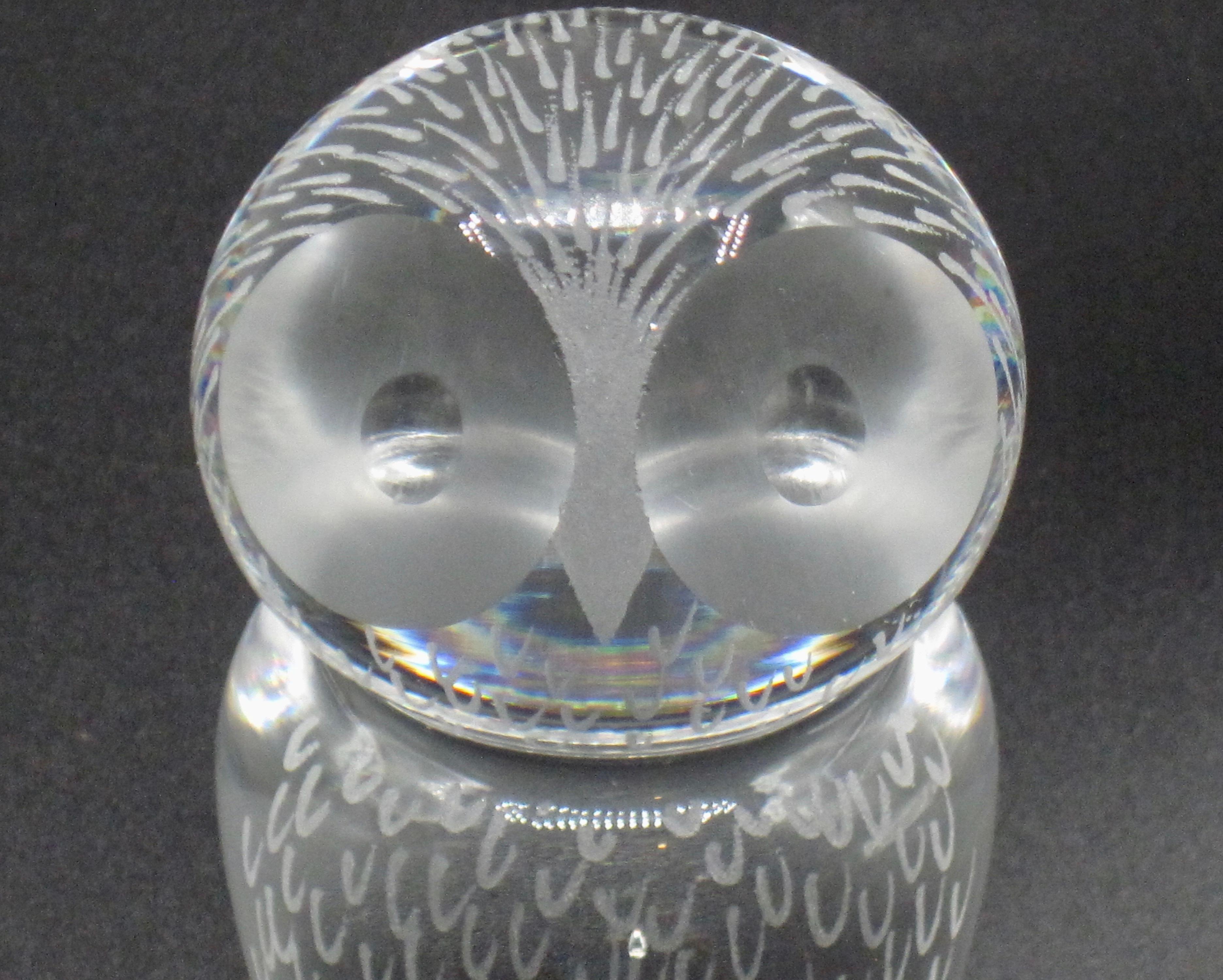 Signed Vicke Linstrand for Kosta Crystal Owl Paperweight In Good Condition For Sale In Ferndale, MI