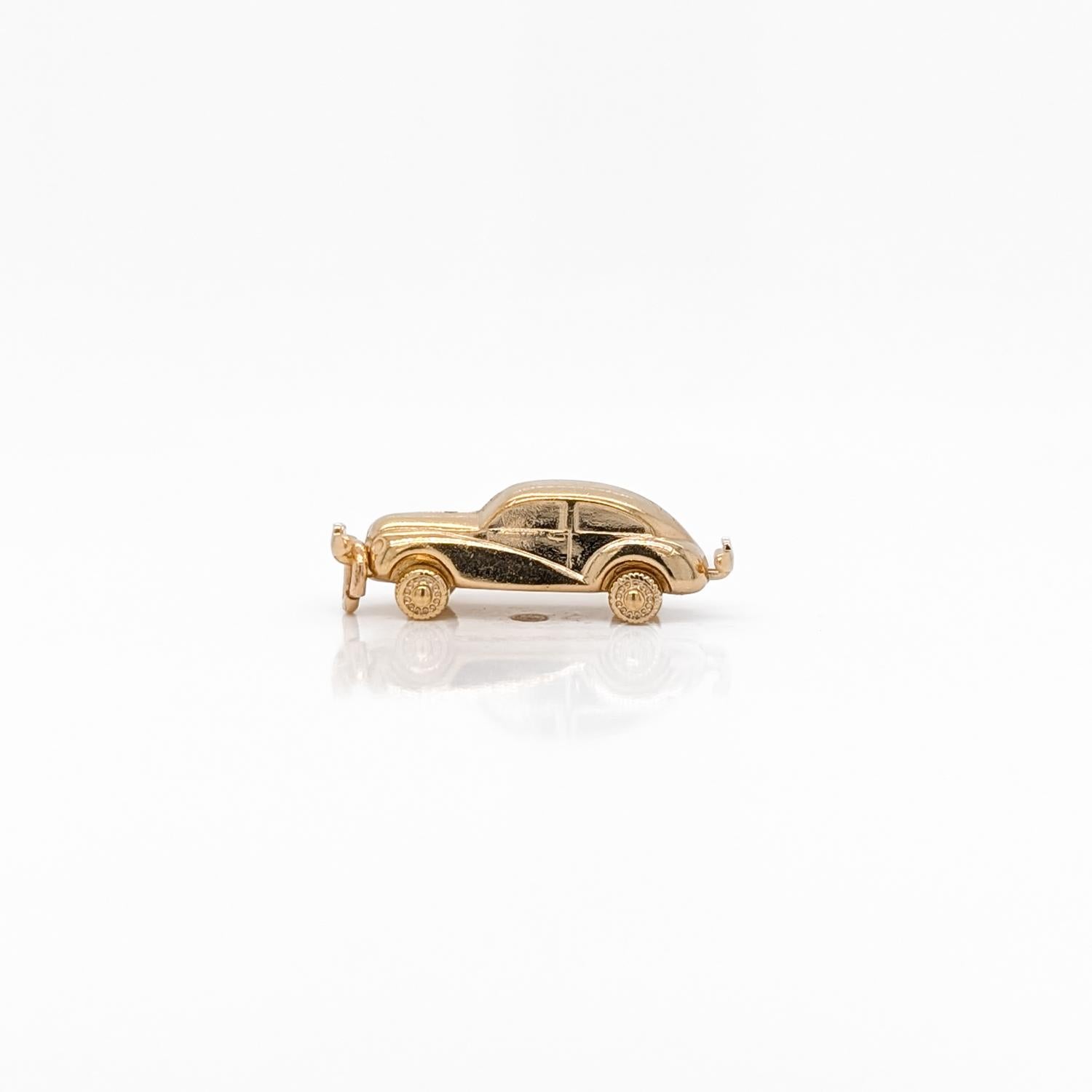Moderno Charm firmato d'epoca in oro 14K raffigurante un'auto o un'automobile con paraurti in vendita