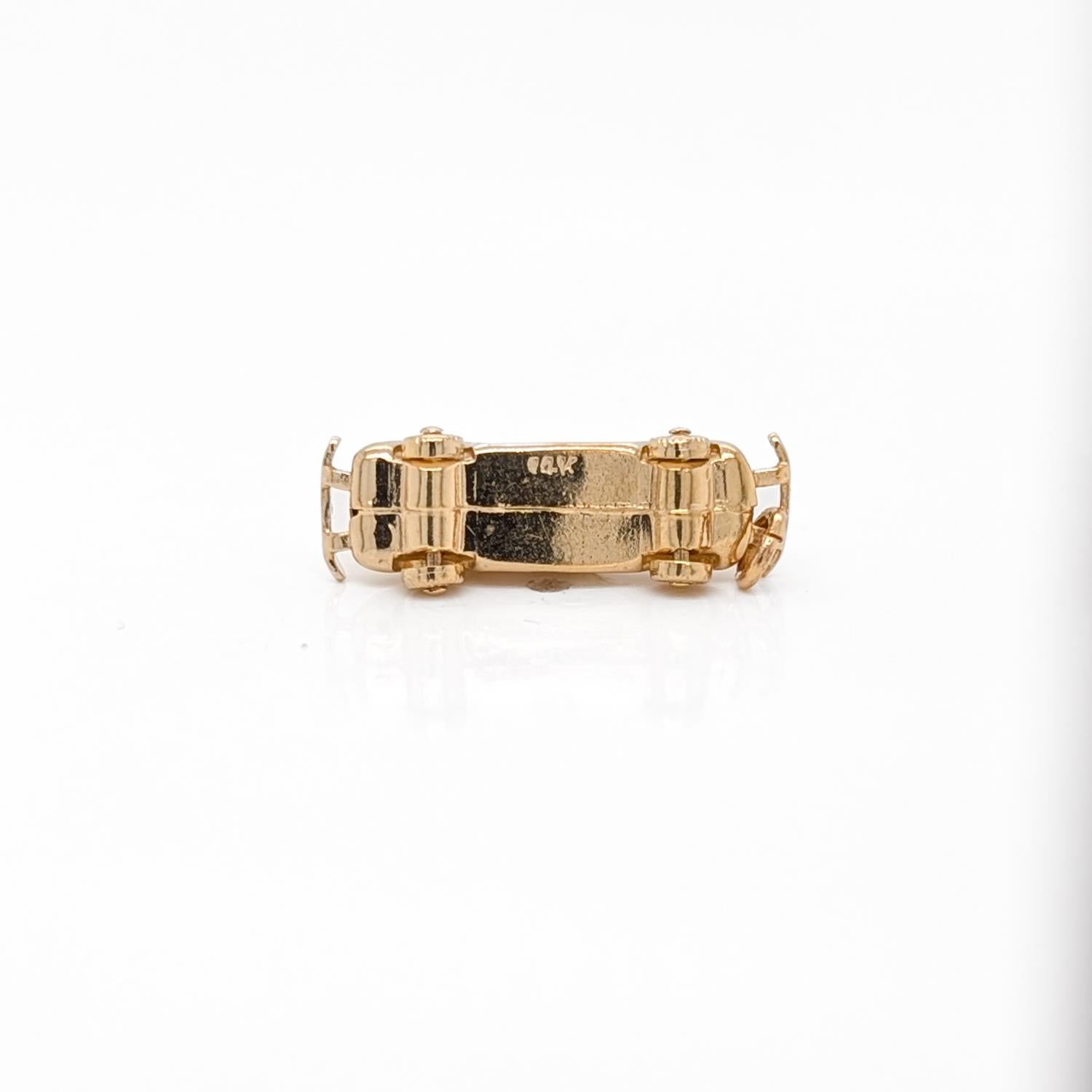 Charm firmato d'epoca in oro 14K raffigurante un'auto o un'automobile con paraurti in vendita 2
