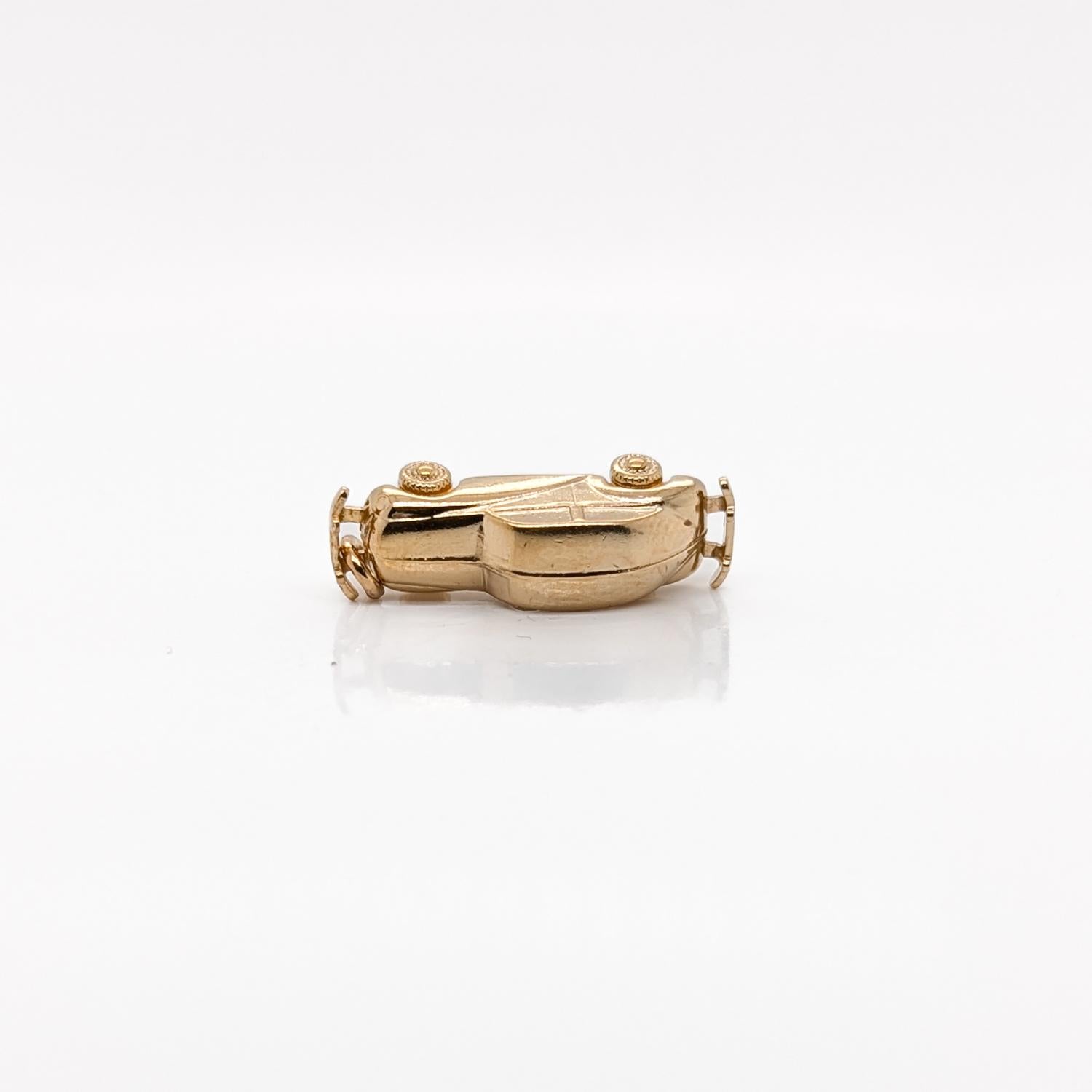 Charm firmato d'epoca in oro 14K raffigurante un'auto o un'automobile con paraurti in vendita 3