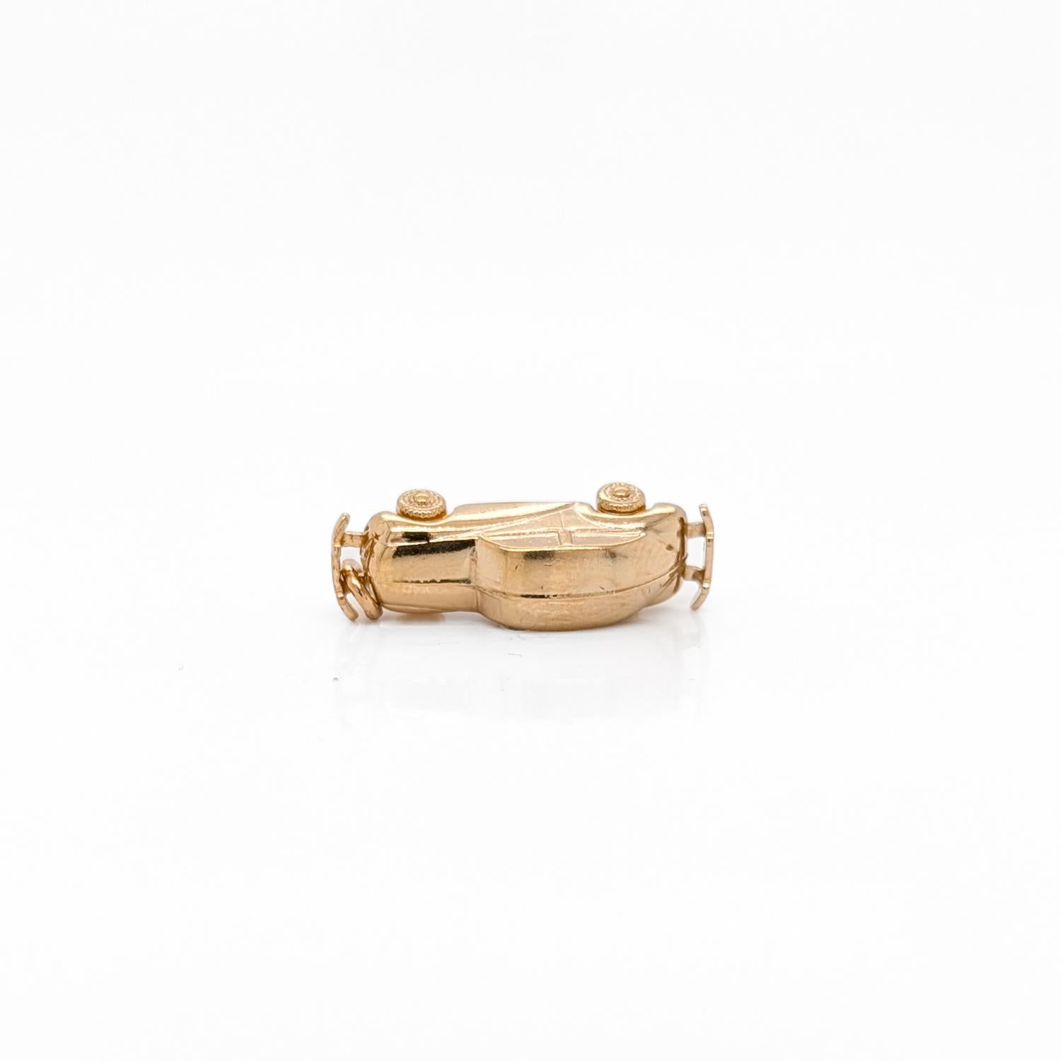 Charm firmato d'epoca in oro 14K raffigurante un'auto o un'automobile con paraurti in vendita 4