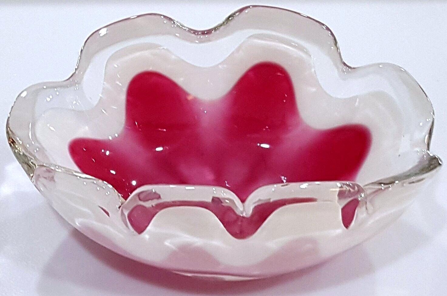 Mid-Century Modern Signed Vintage Art Glass Coquille Bowl by Paul Kedelv for Flygsfors For Sale