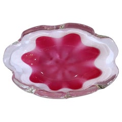 Signed Mid-Century Modern Art Glass Coquille Bowl by Paul Kedelv for Flygsfors