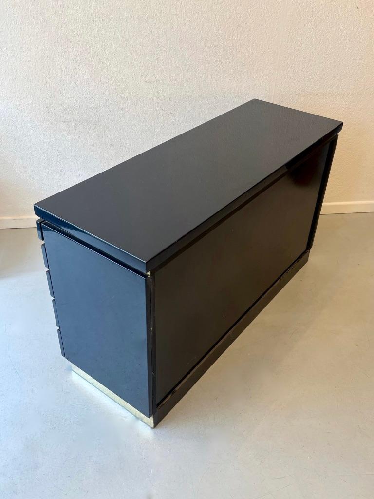 Signed Vintage Blue Lacquer & Brass Dresser by Jean Claude Mahey, France 1970s For Sale 3