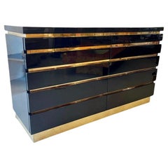 Commode vintage en laque bleue et laiton signée Jean Claude Mahey, France, 1970
