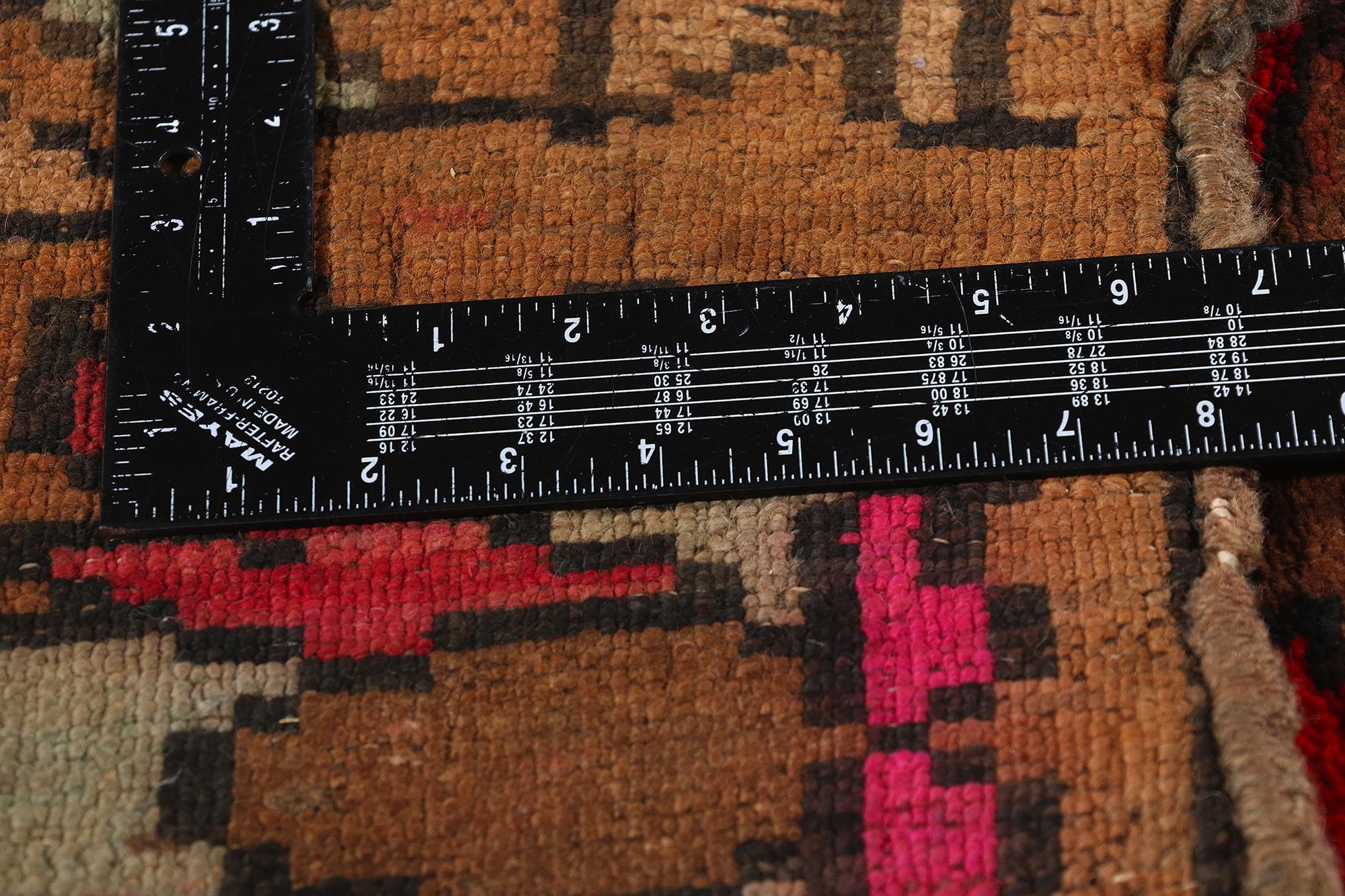 Signiert Vintage Brown und Rot Türkisch Kars Oushak Teppich (20. Jahrhundert) im Angebot