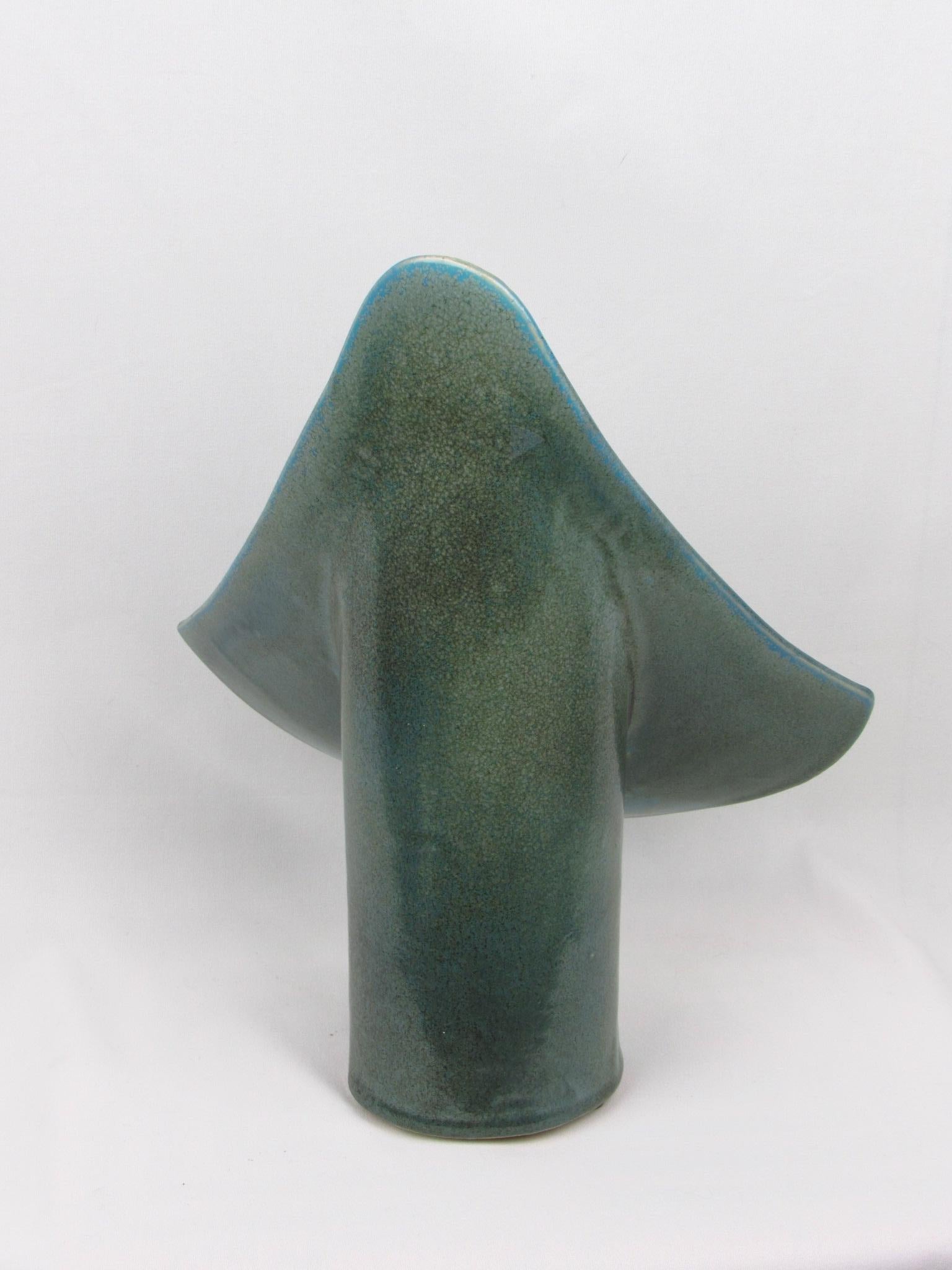 Signed winged ceramic vessel, brutalist and mid-century modern In Good Condition For Sale In San Francisco, US