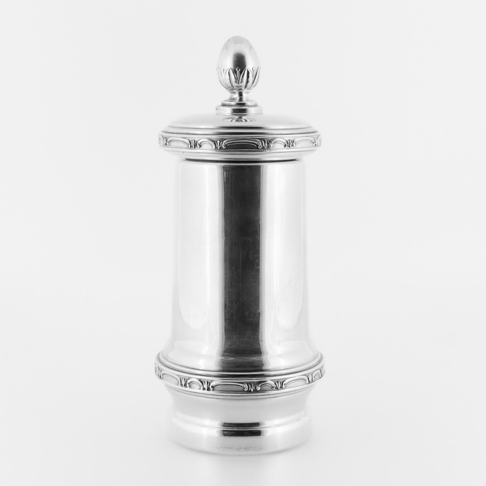 Signed Vintage Buccellati Italian Sterling Silver Pepper Grinder or Mill In Good Condition For Sale In Philadelphia, PA