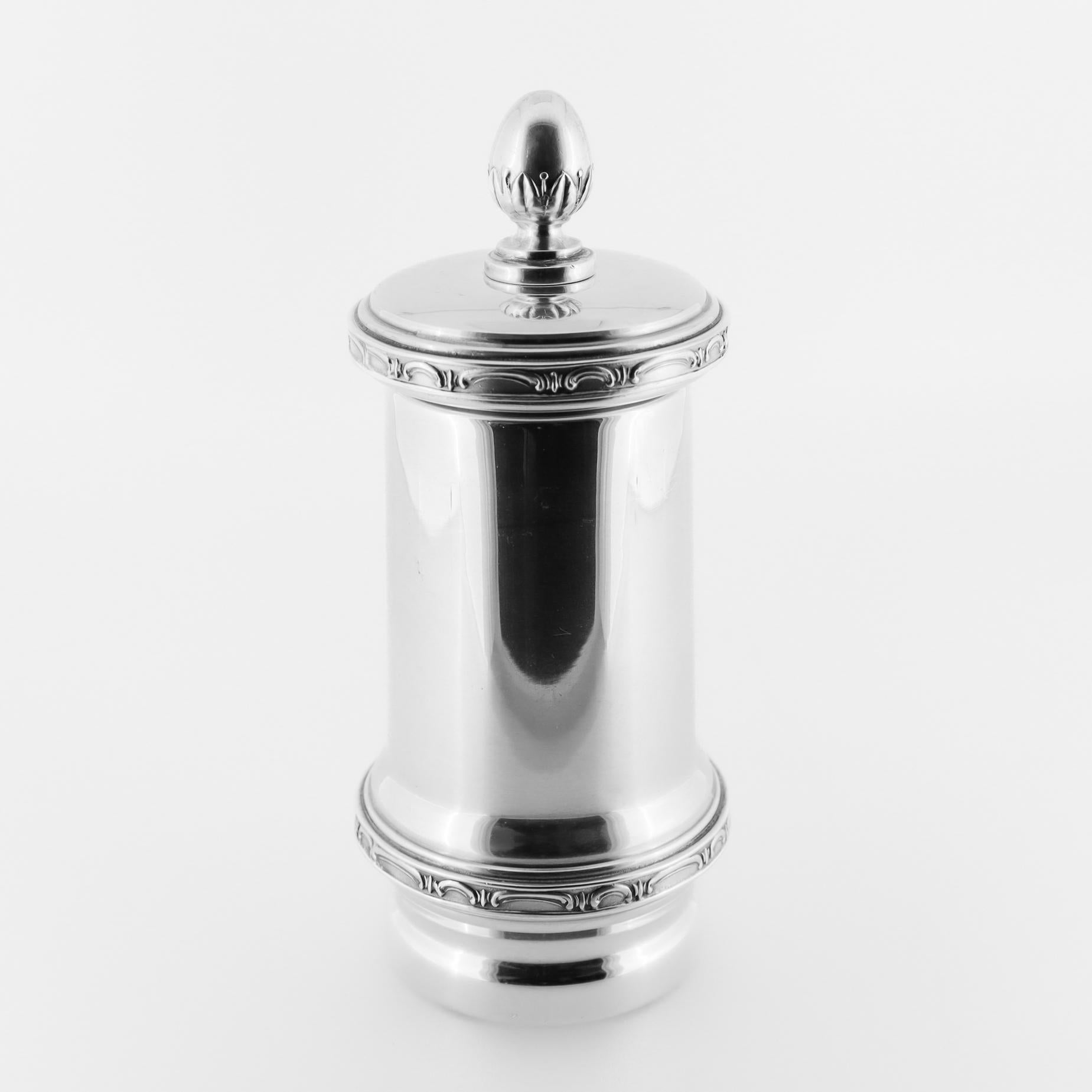 Signed Vintage Buccellati Italian Sterling Silver Pepper Grinder or Mill For Sale 1