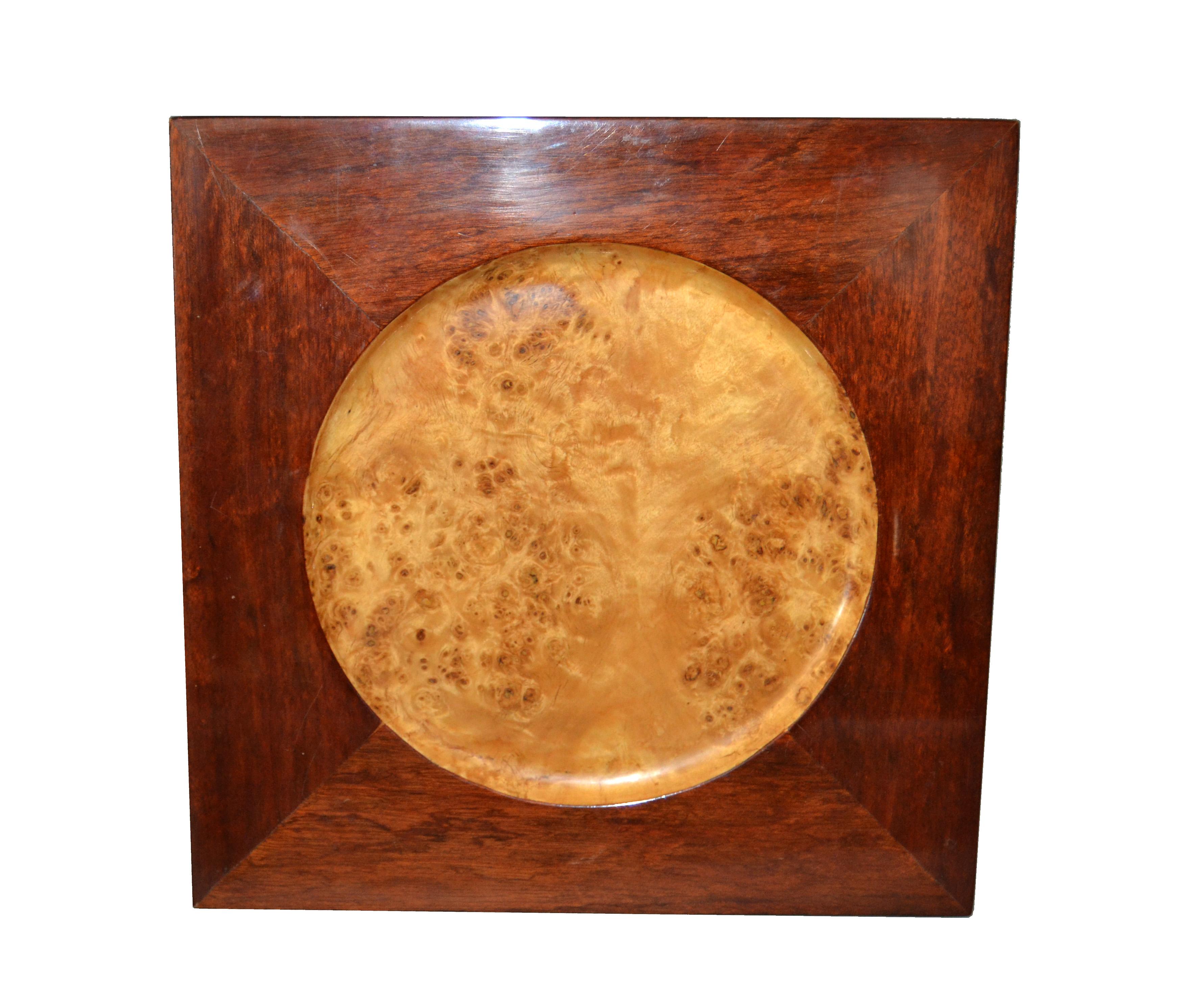 Vintage decorative burl wood over mahogany plate or centerpiece.
The plate has a gloss finish and it is signed by the unknown artist.
Can be used for your favorite nuts or fruit.