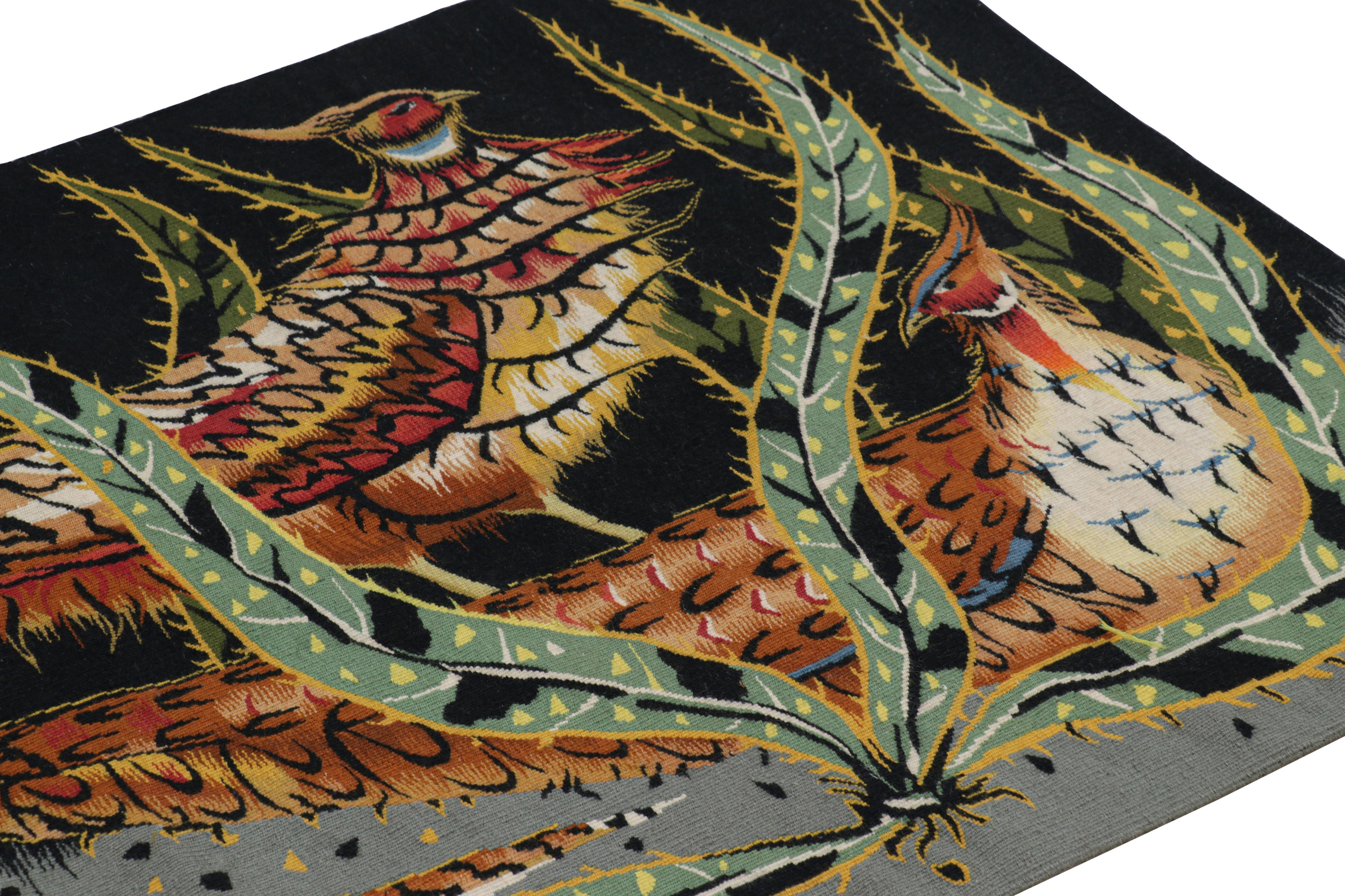 Dieser in Frankreich um 1960-1970 handgewebte Wandteppich im Format 3x6 ist eine seltene und aufregende Ergänzung der Kollektion von Rug & Kilim. Es handelt sich um ein signiertes Stück des belgischen Künstlers Edmon Dubrunfaut aus seinem Werk in