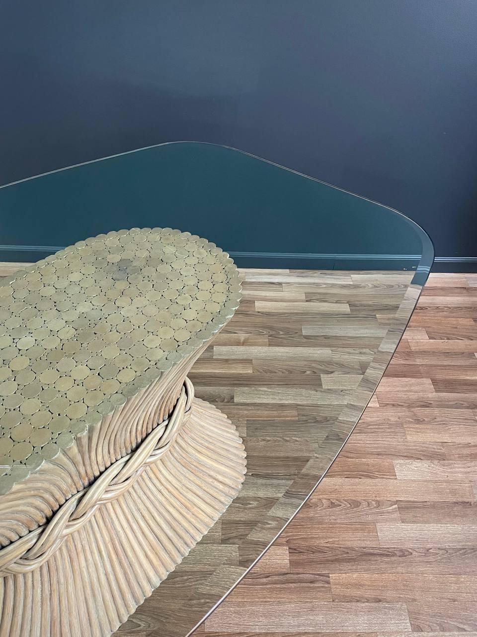 Table de salle à manger vintage en rotin gerbe de blé signée, avec plateau en verre en vente 1