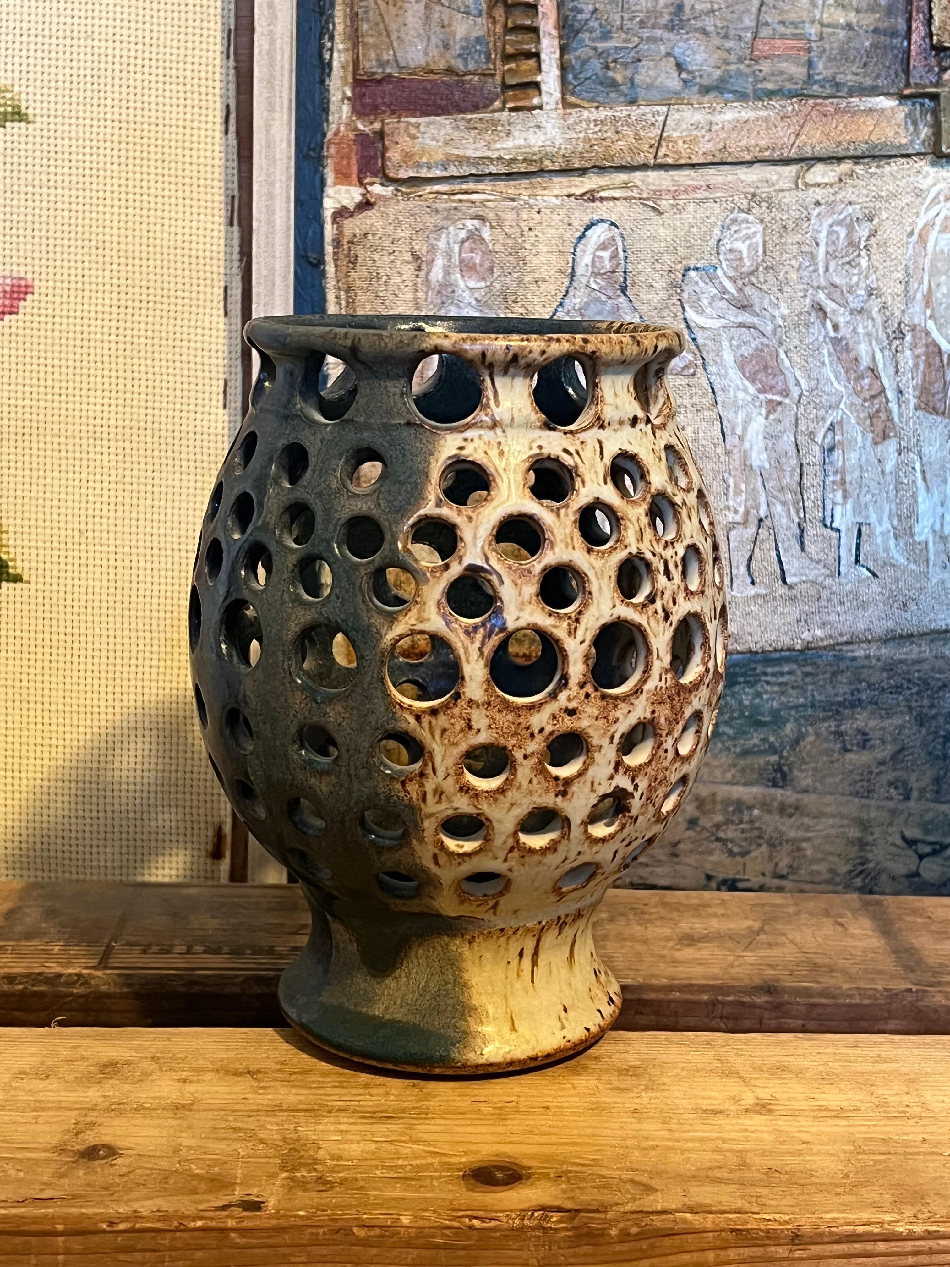 Studio Pottery vintage fatto a mano.

Dimensioni. 6