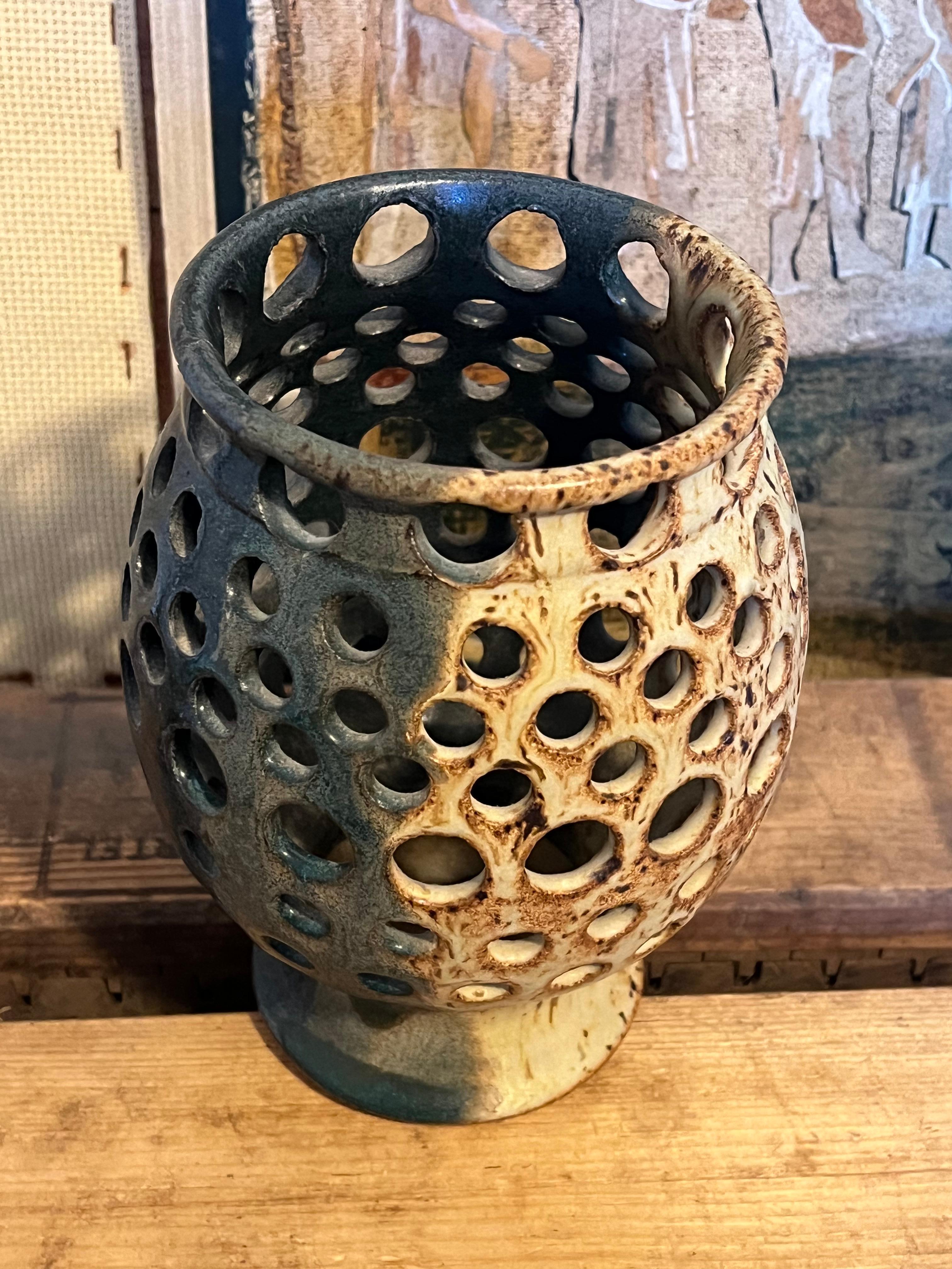 Mid-Century moderno Firmato Studio Pottery d'epoca fatto a mano in stile Mid Century Modern. in vendita