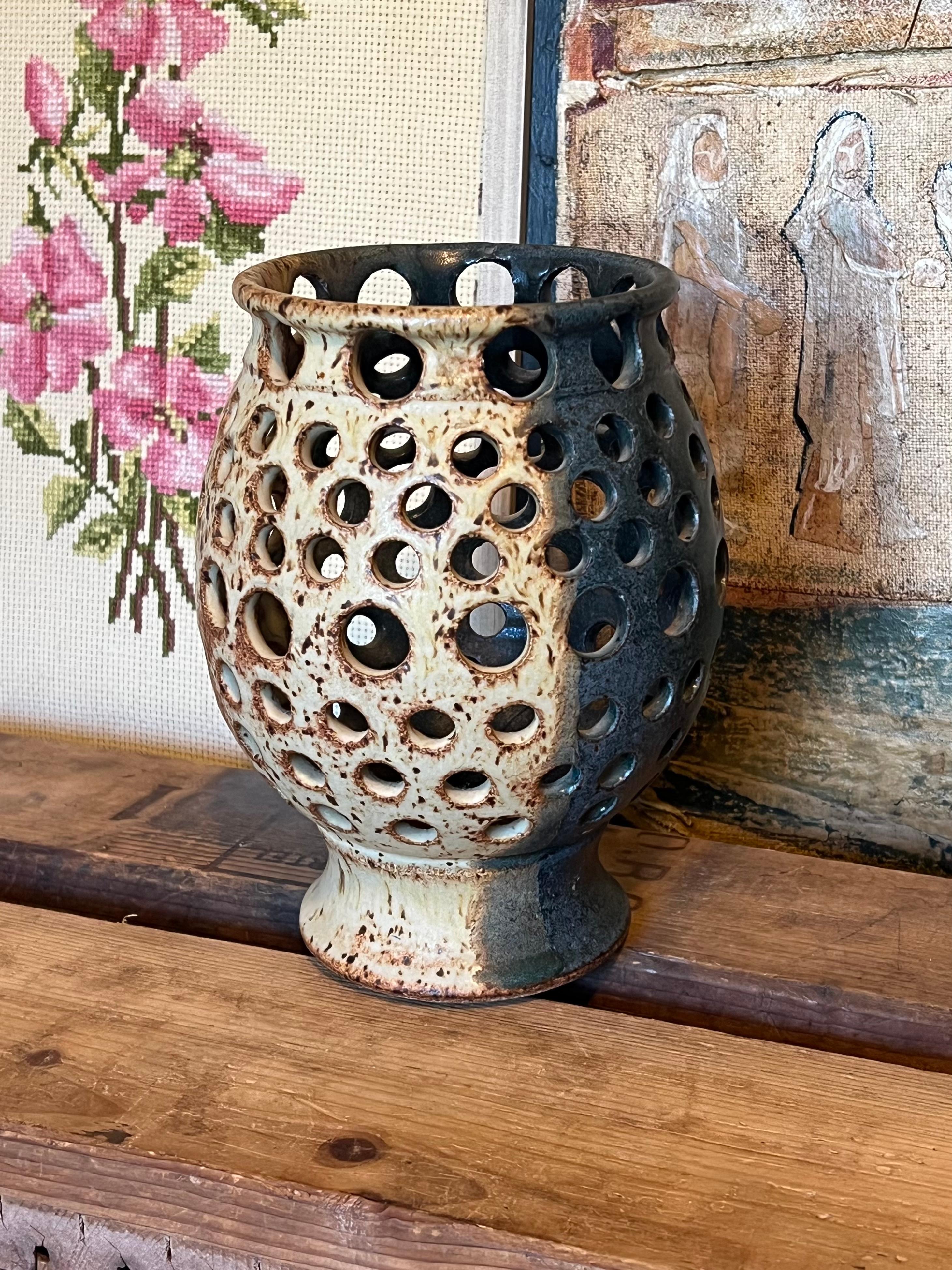 Fine XX secolo Firmato Studio Pottery d'epoca fatto a mano in stile Mid Century Modern. in vendita