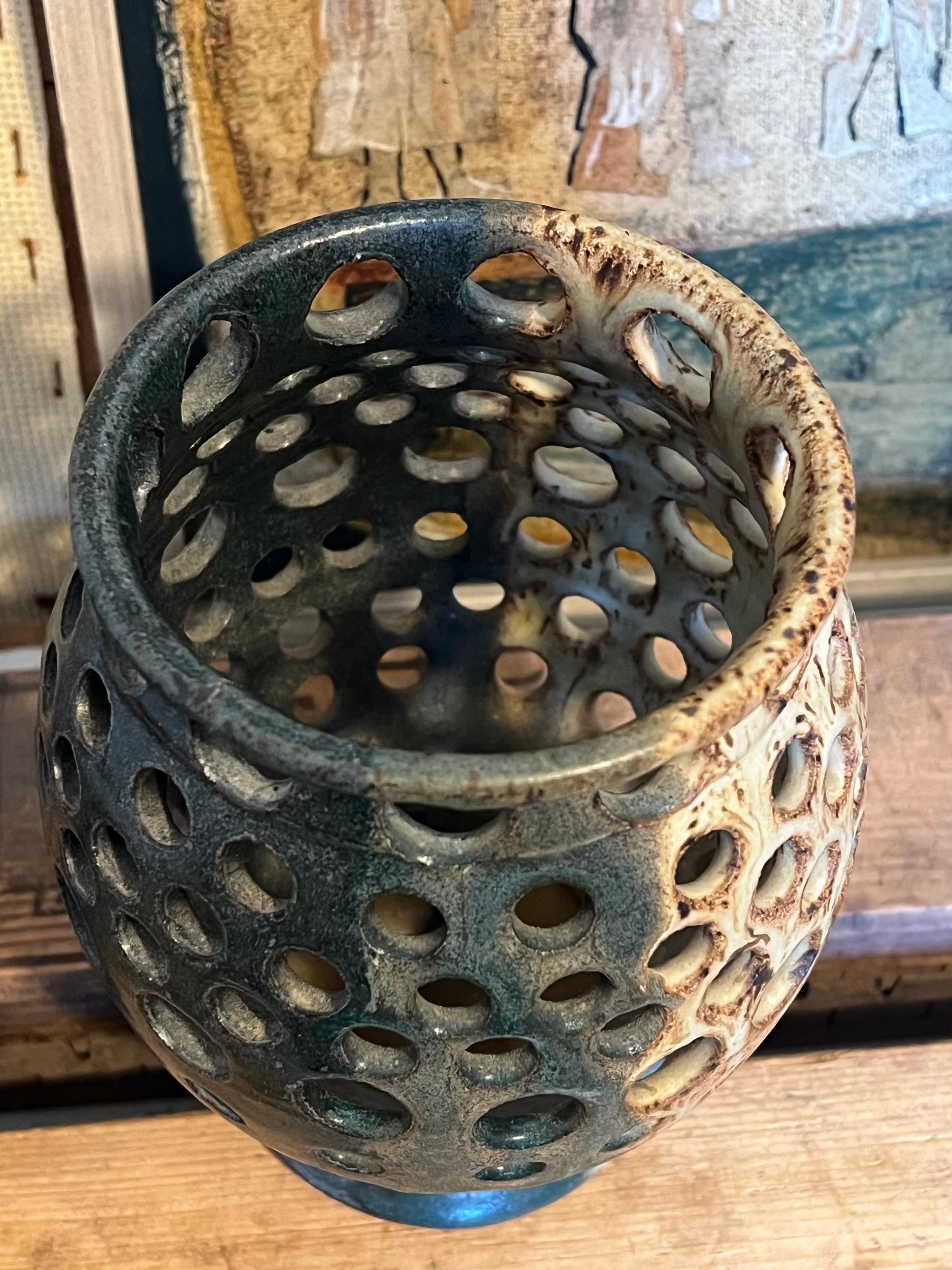 Ceramica Firmato Studio Pottery d'epoca fatto a mano in stile Mid Century Modern. in vendita