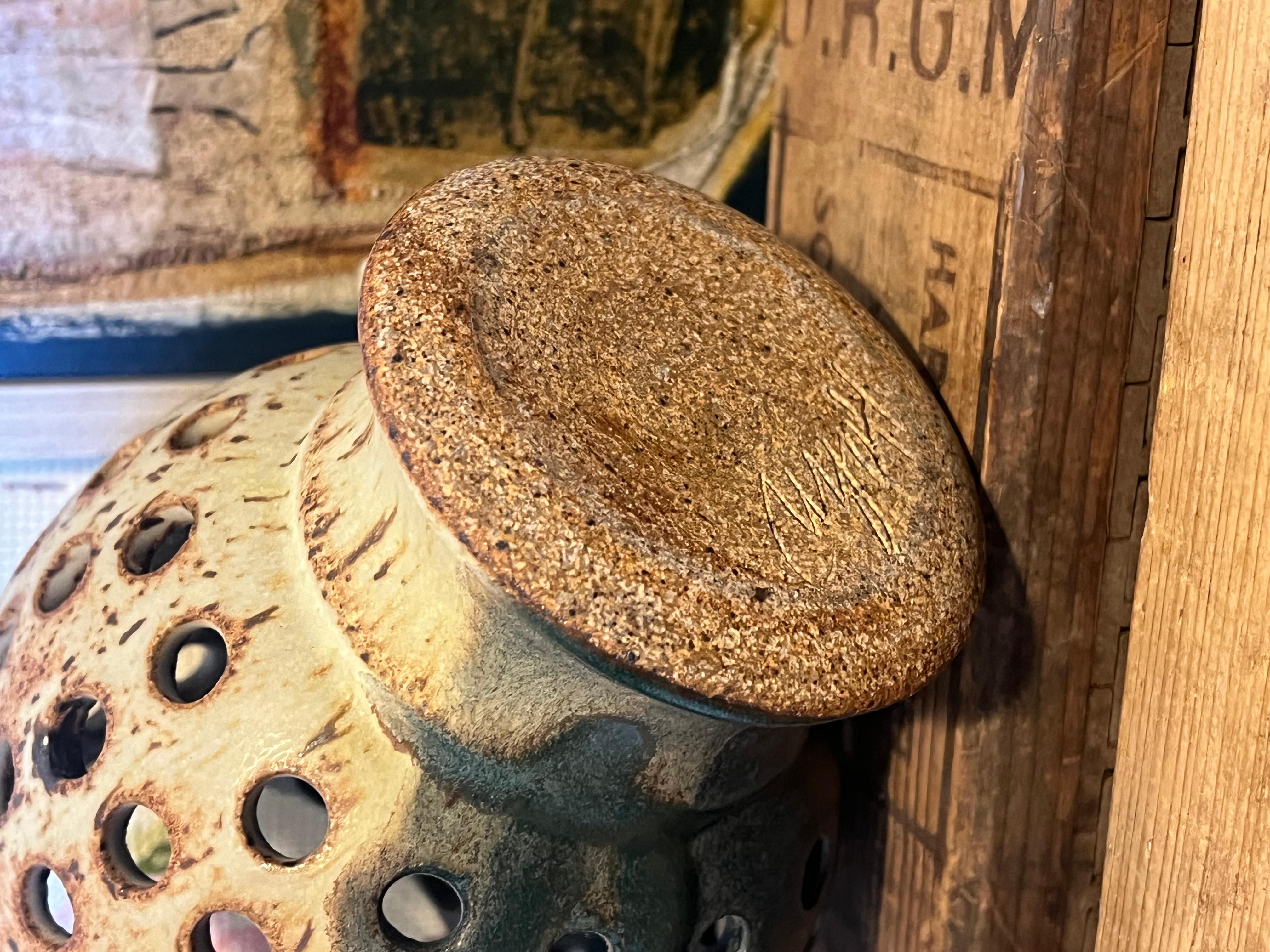 Firmato Studio Pottery d'epoca fatto a mano in stile Mid Century Modern. in vendita 2