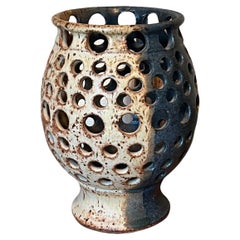 Firmato Studio Pottery d'epoca fatto a mano in stile Mid Century Modern.