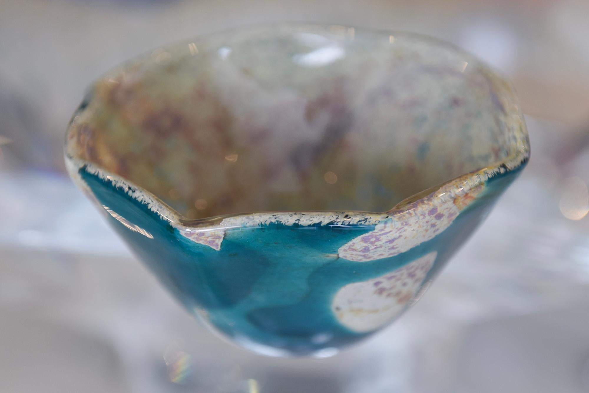 Fine XX secolo Ciotola firmata d'epoca Mdina Baltic Topographical Glass Rare Bowl Turchese, Tan, Marrone in vendita