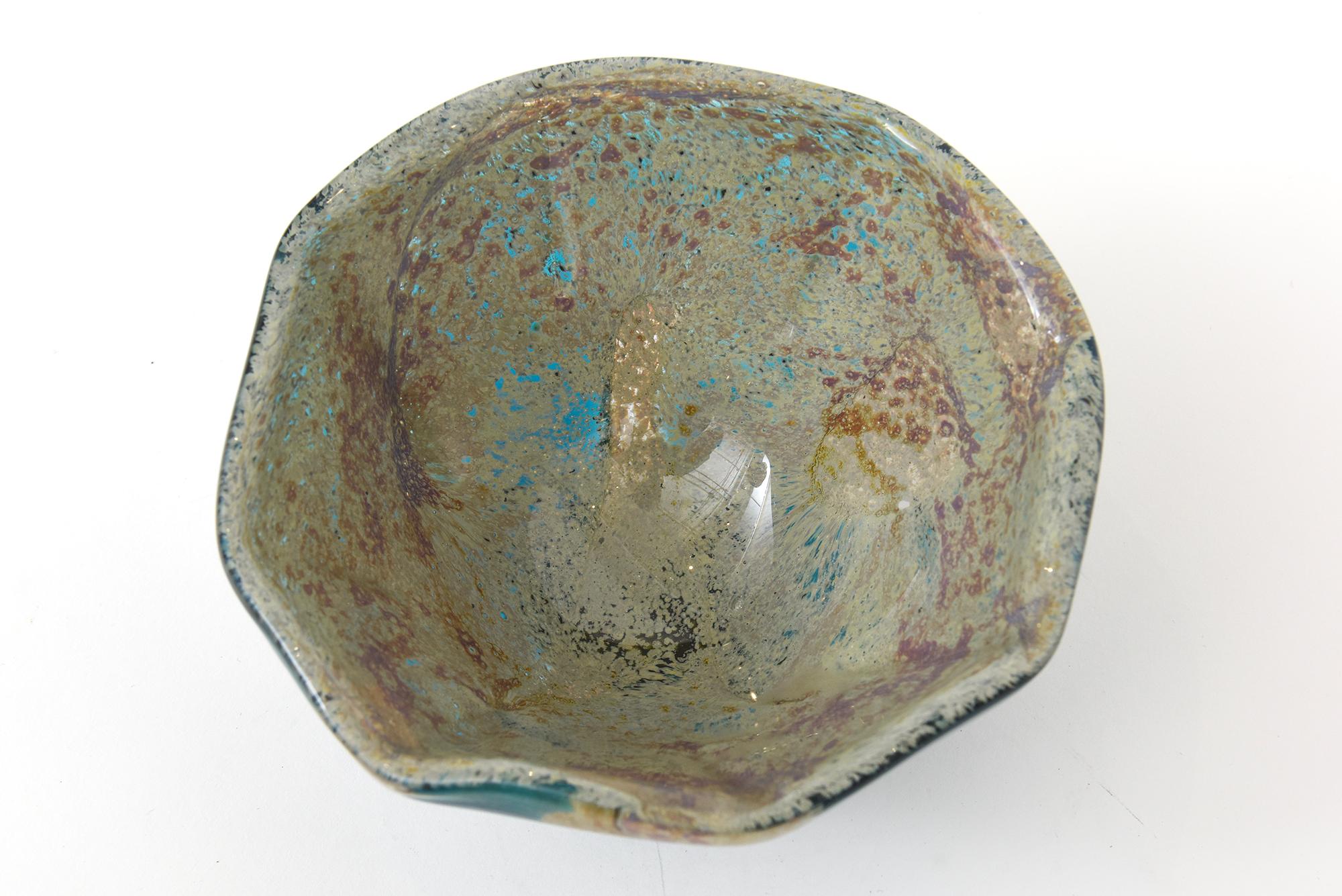 Vetro soffiato Ciotola firmata d'epoca Mdina Baltic Topographical Glass Rare Bowl Turchese, Tan, Marrone in vendita