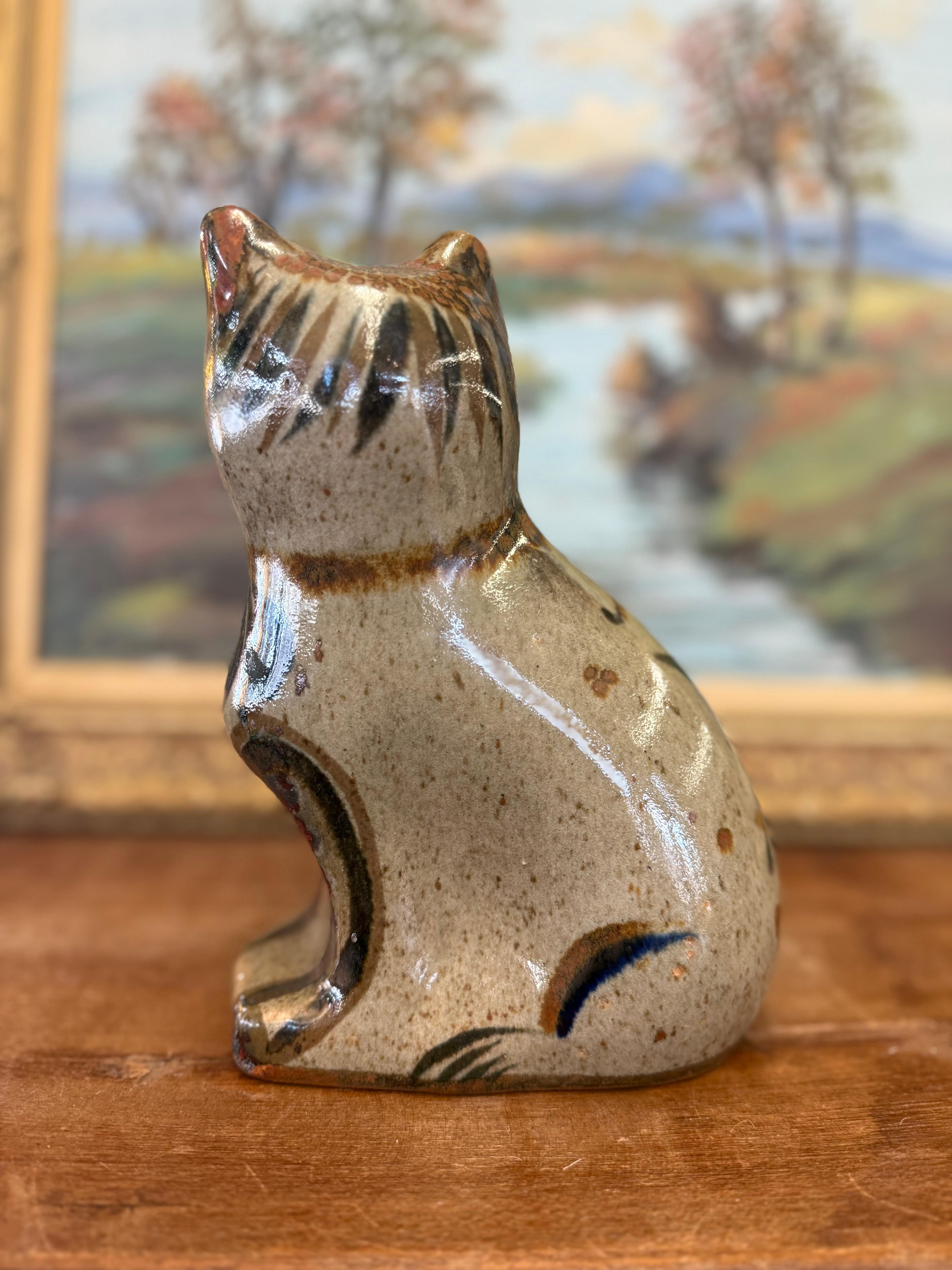Arte popolare Gatto in ceramica d'epoca firmato Mud Century Modern Mexican Folk Art dipinto a mano. in vendita