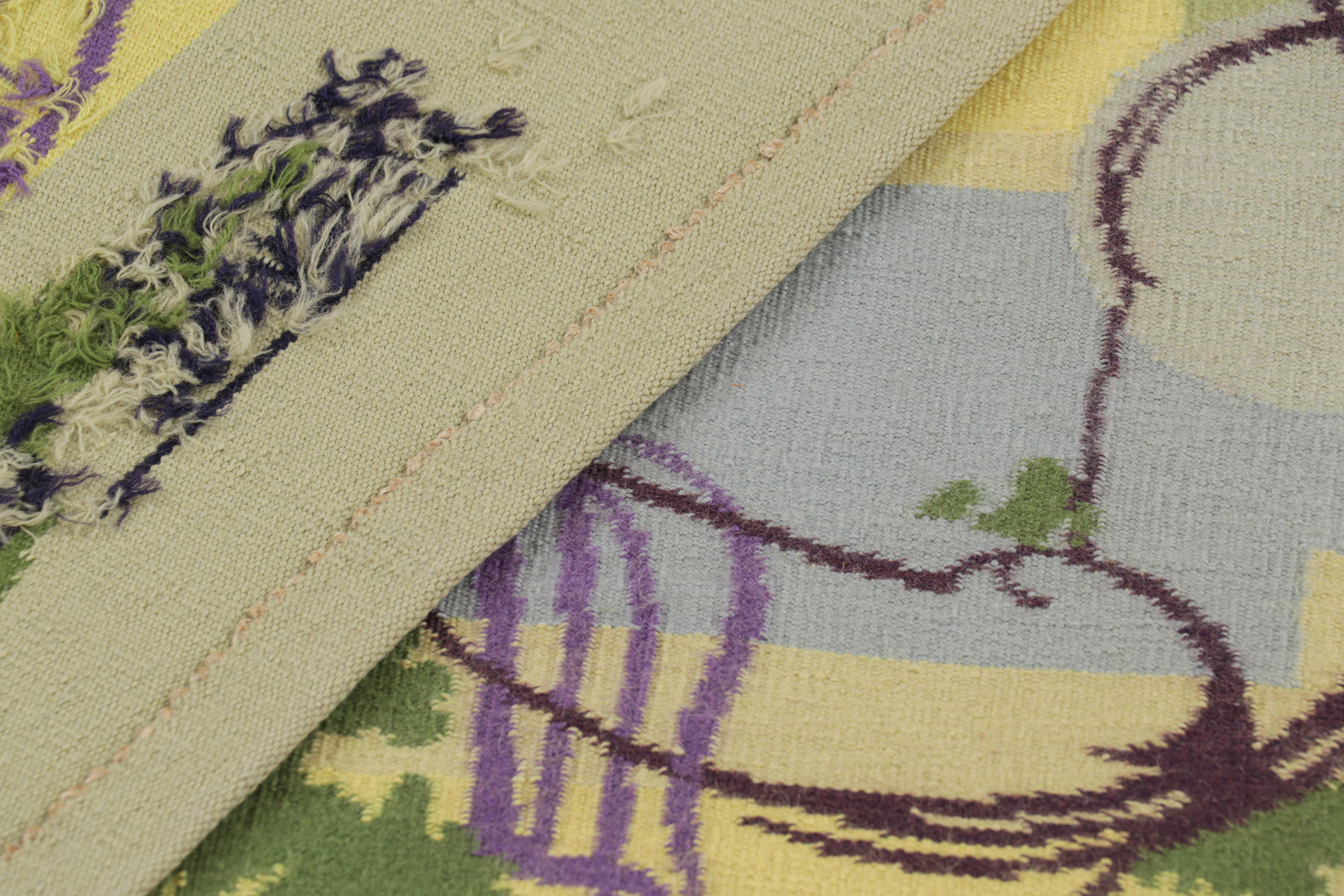 Signierter portugiesischer Wandteppich im Vintage-Stil mit romantischem Bildnis, von Rug & Kilim im Angebot 1