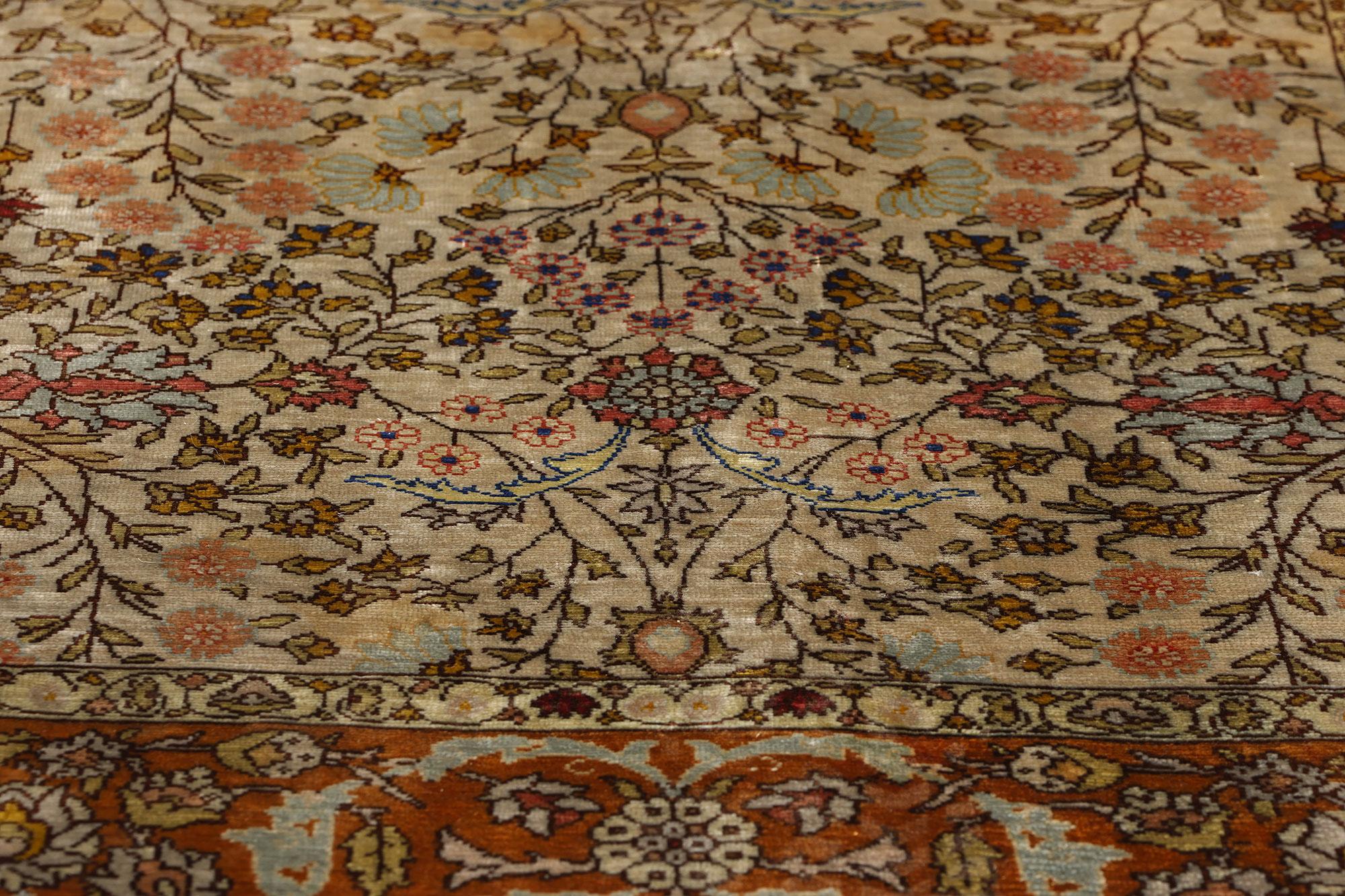 Signierter türkischer Hereke-Teppich aus Seide im Vintage-Stil, Blumenblume der sieben Berge im Angebot 2
